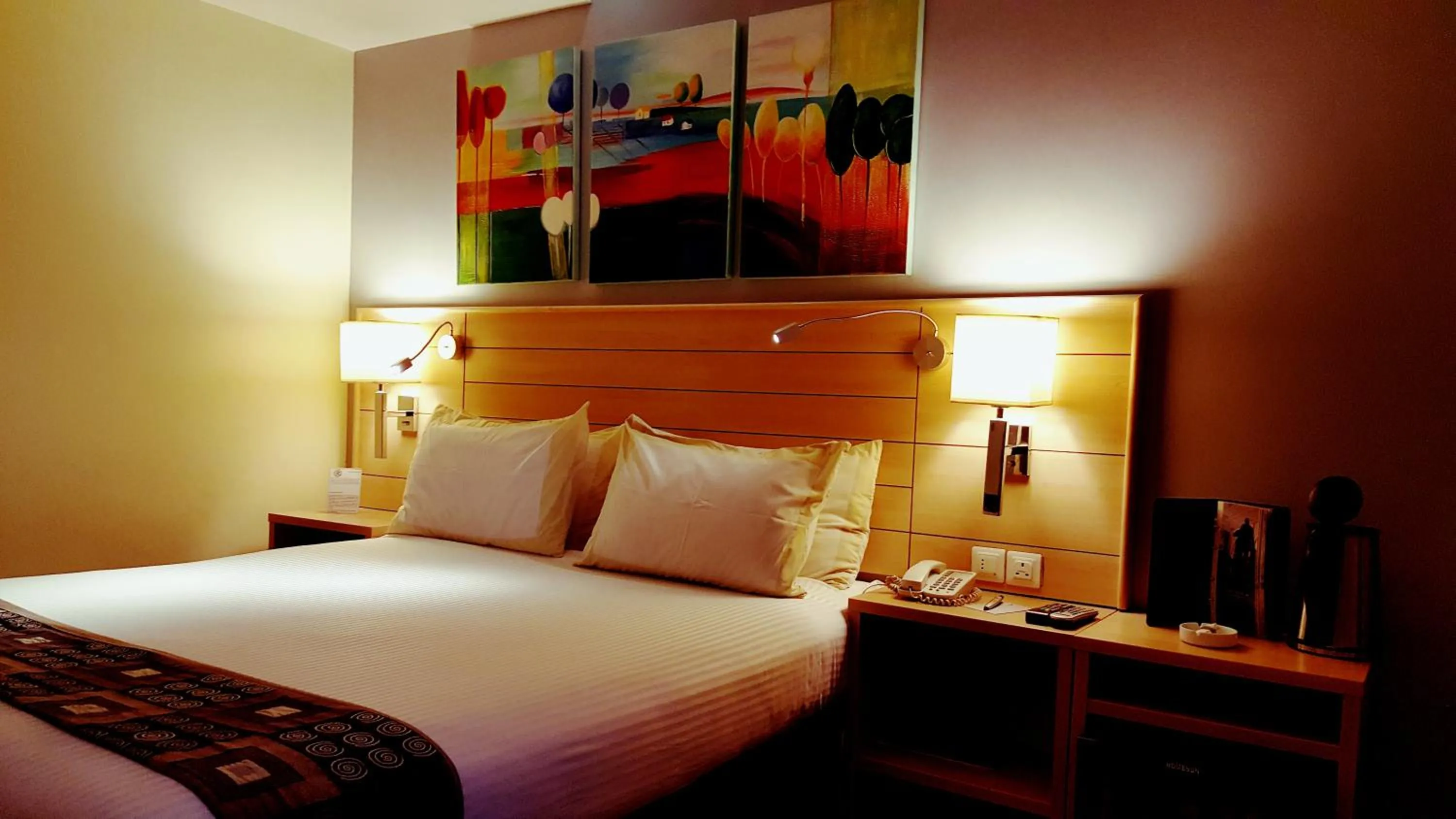 Bedroom, Bed in Crystal Hotel