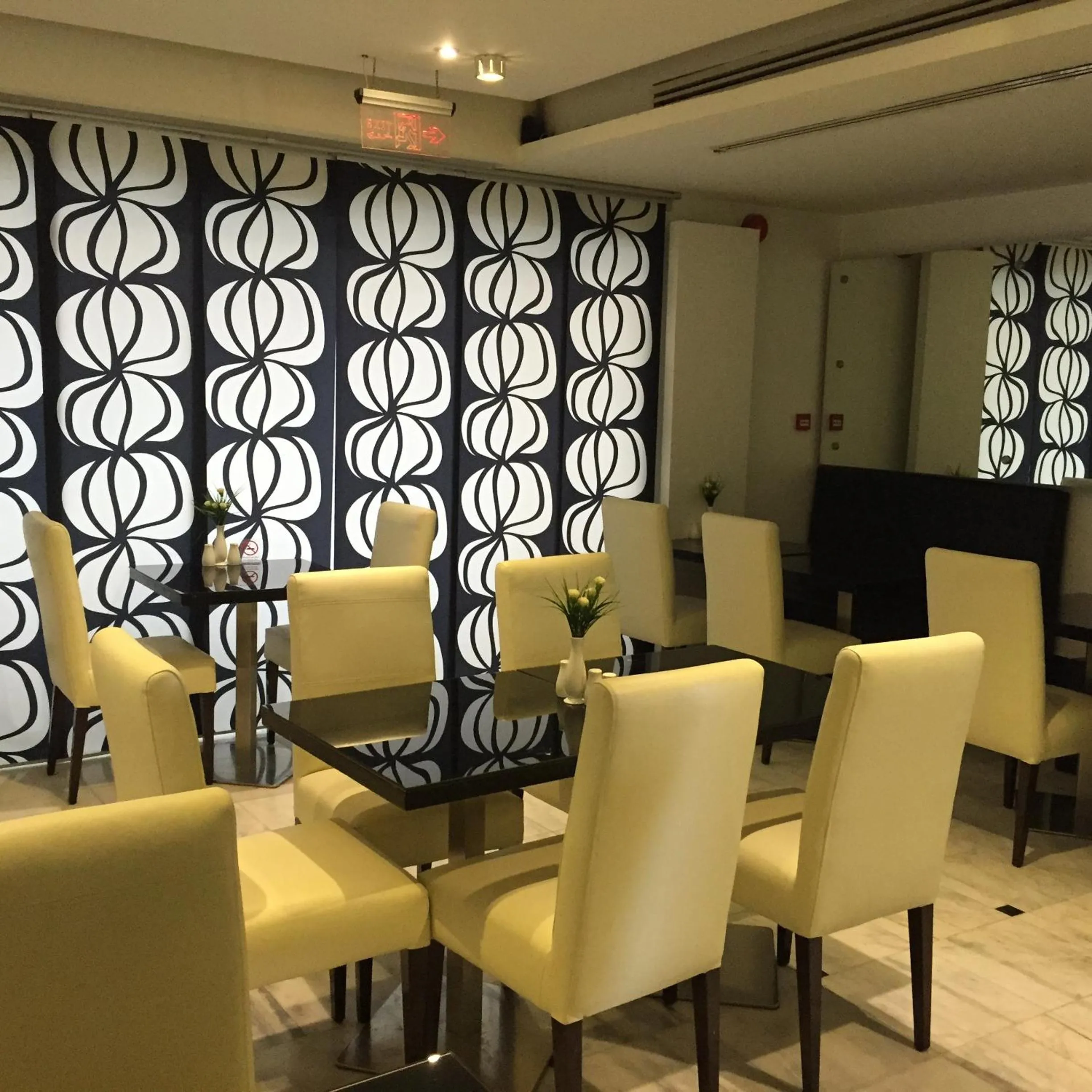 Restaurant/places to eat in Crystal Hotel