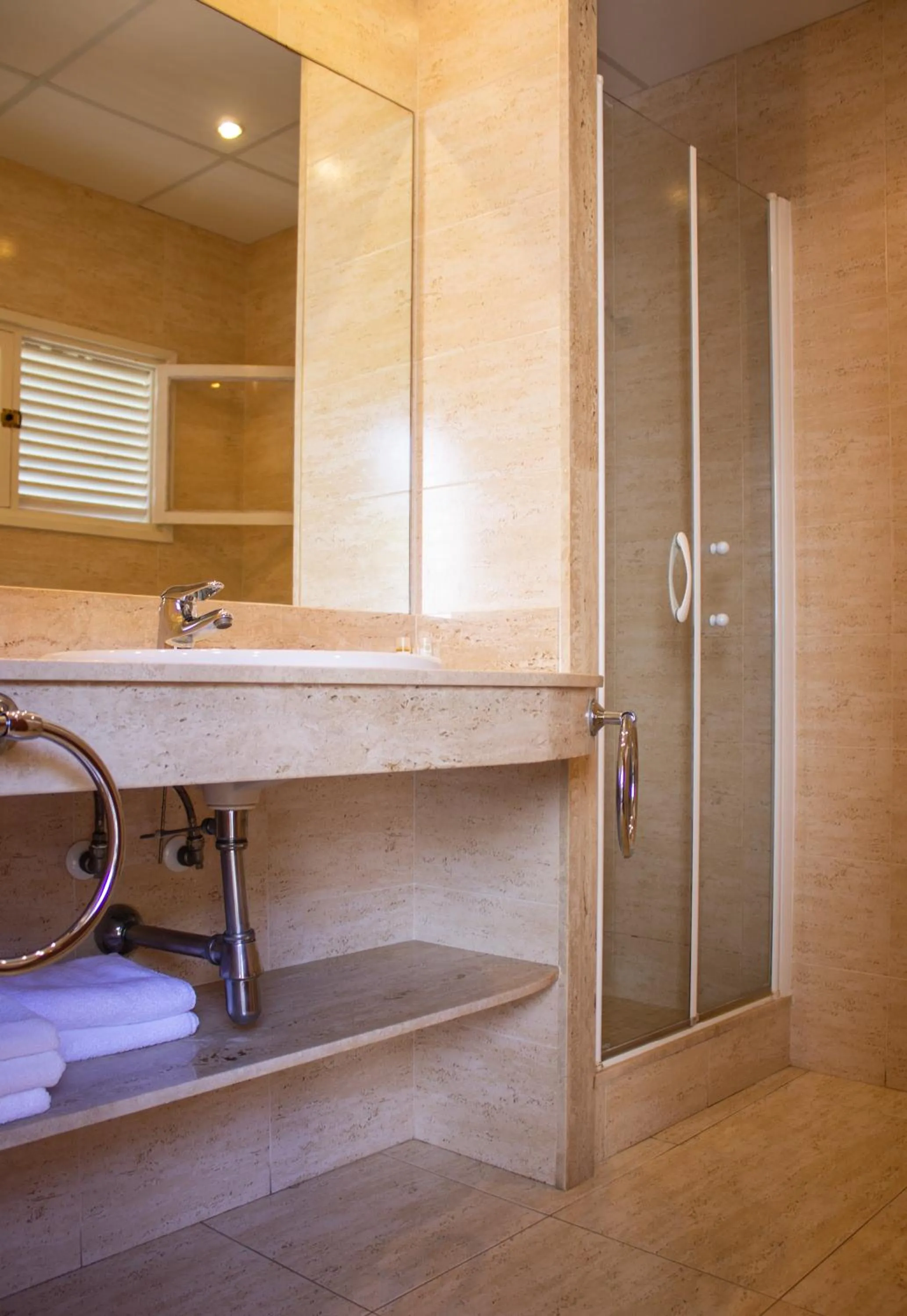 Bathroom in Hotel Restaurant Juanito Platja