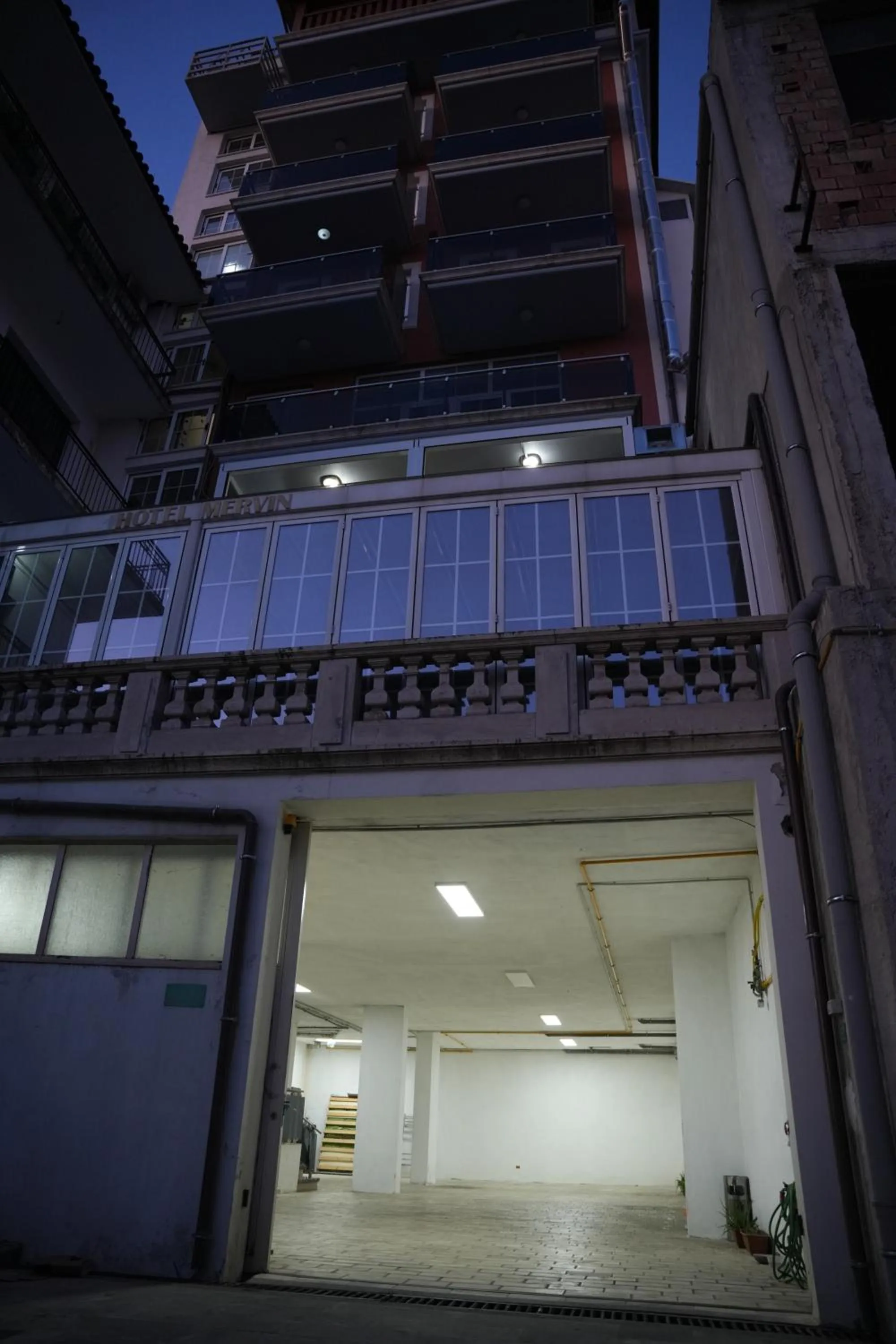 Parking in Mervin Hotel