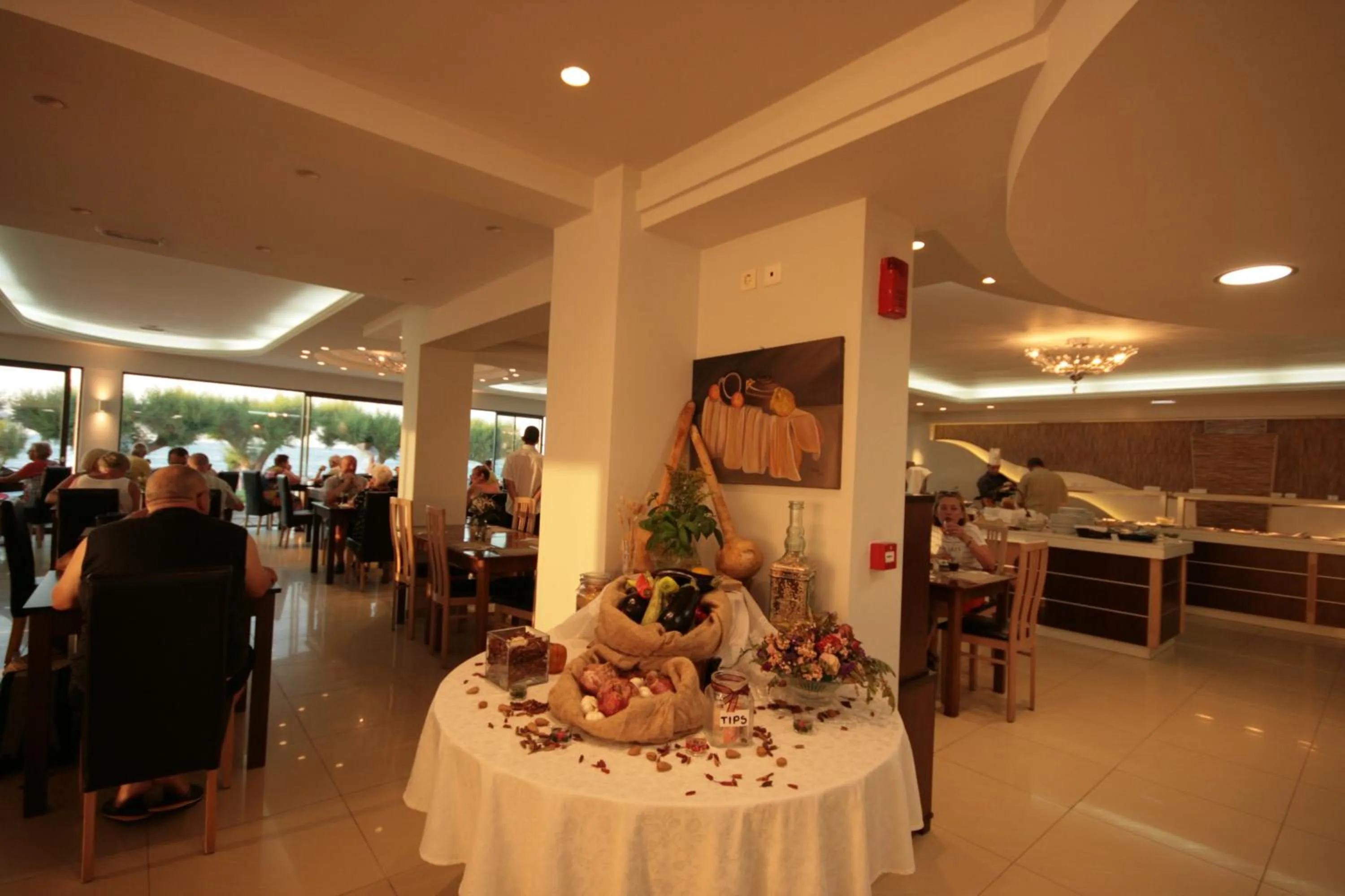 Restaurant/places to eat in Castro Beach Hotel