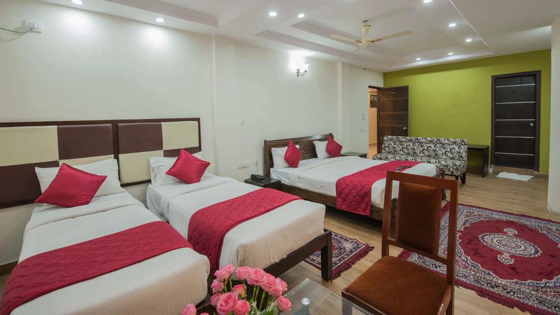 Bed in Hotel Windsor Castle Inn