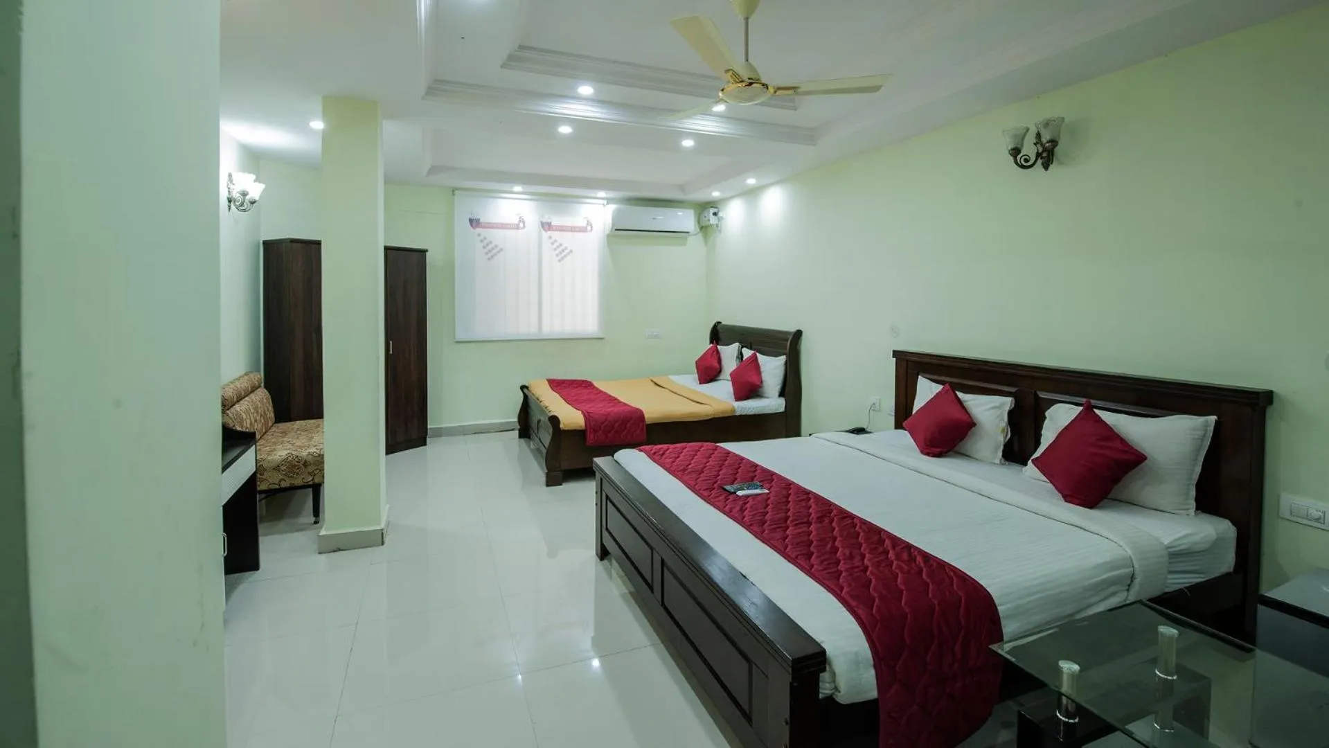 Bed in Hotel Windsor Castle Inn