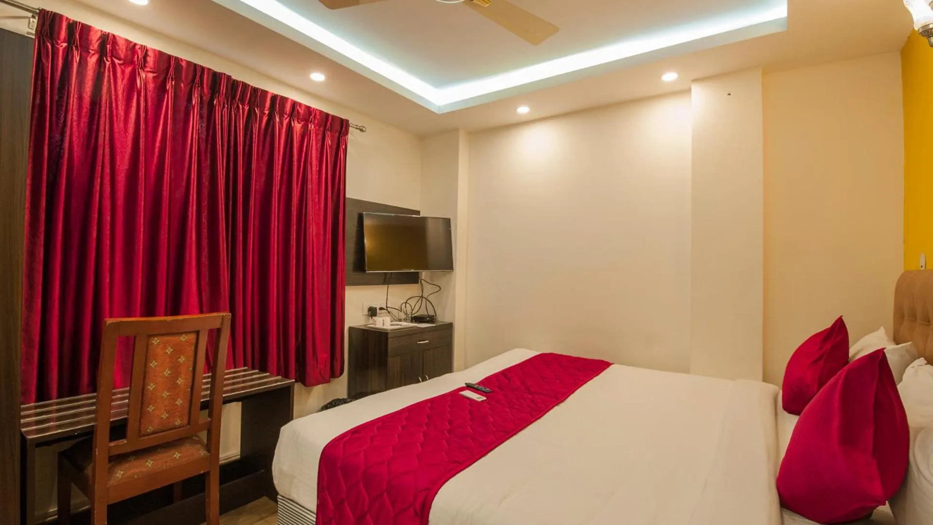 Bed in Hotel Windsor Castle Inn