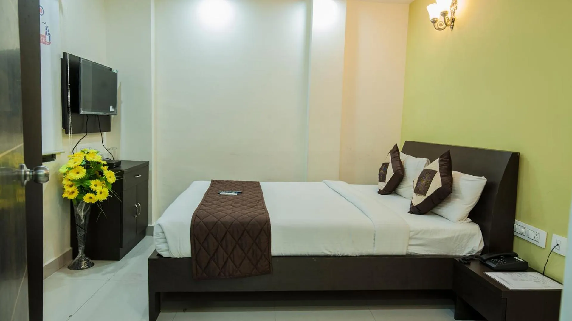 Bed in Hotel Windsor Castle Inn