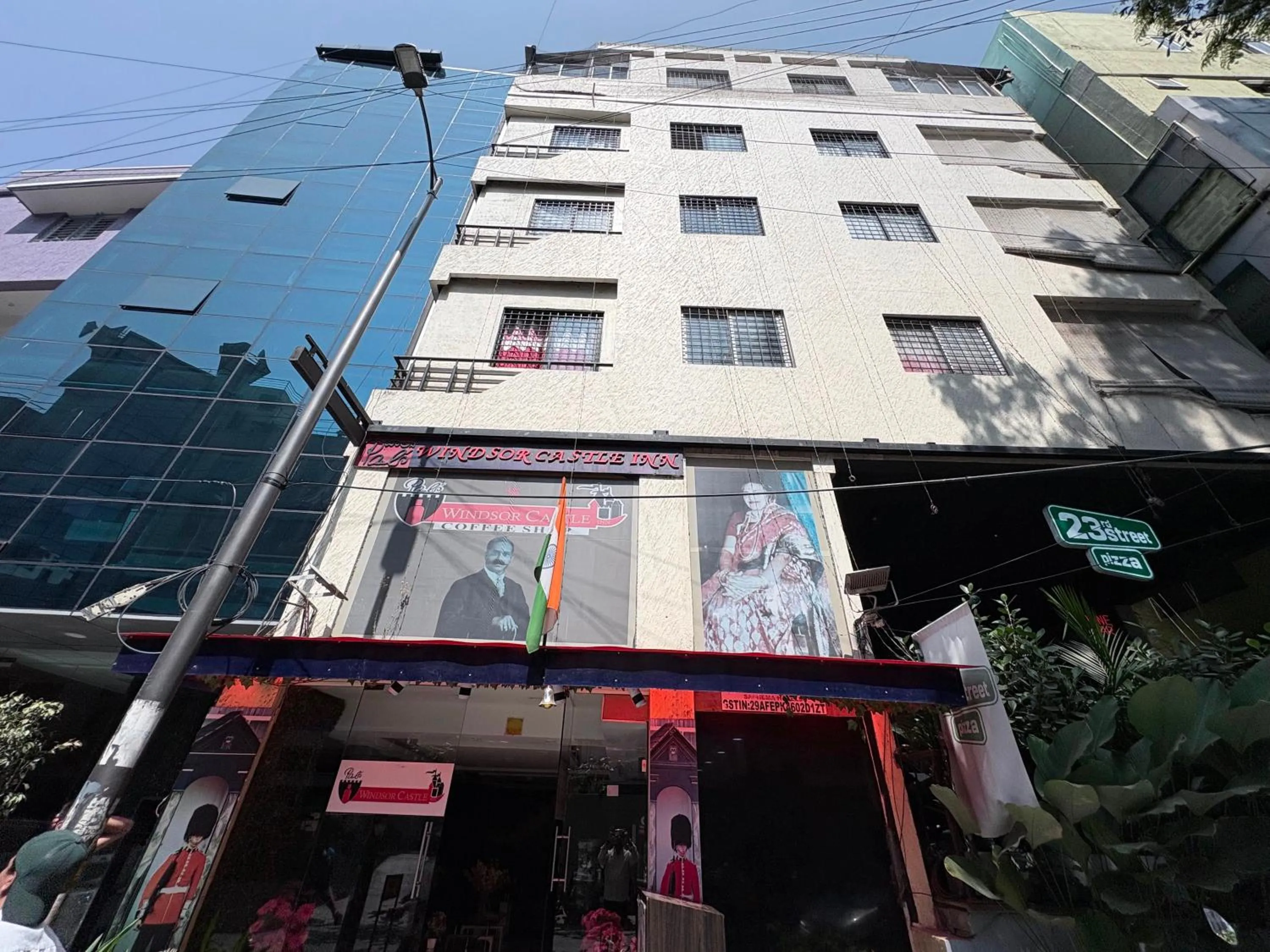 Facade/entrance in Hotel Windsor Castle Inn