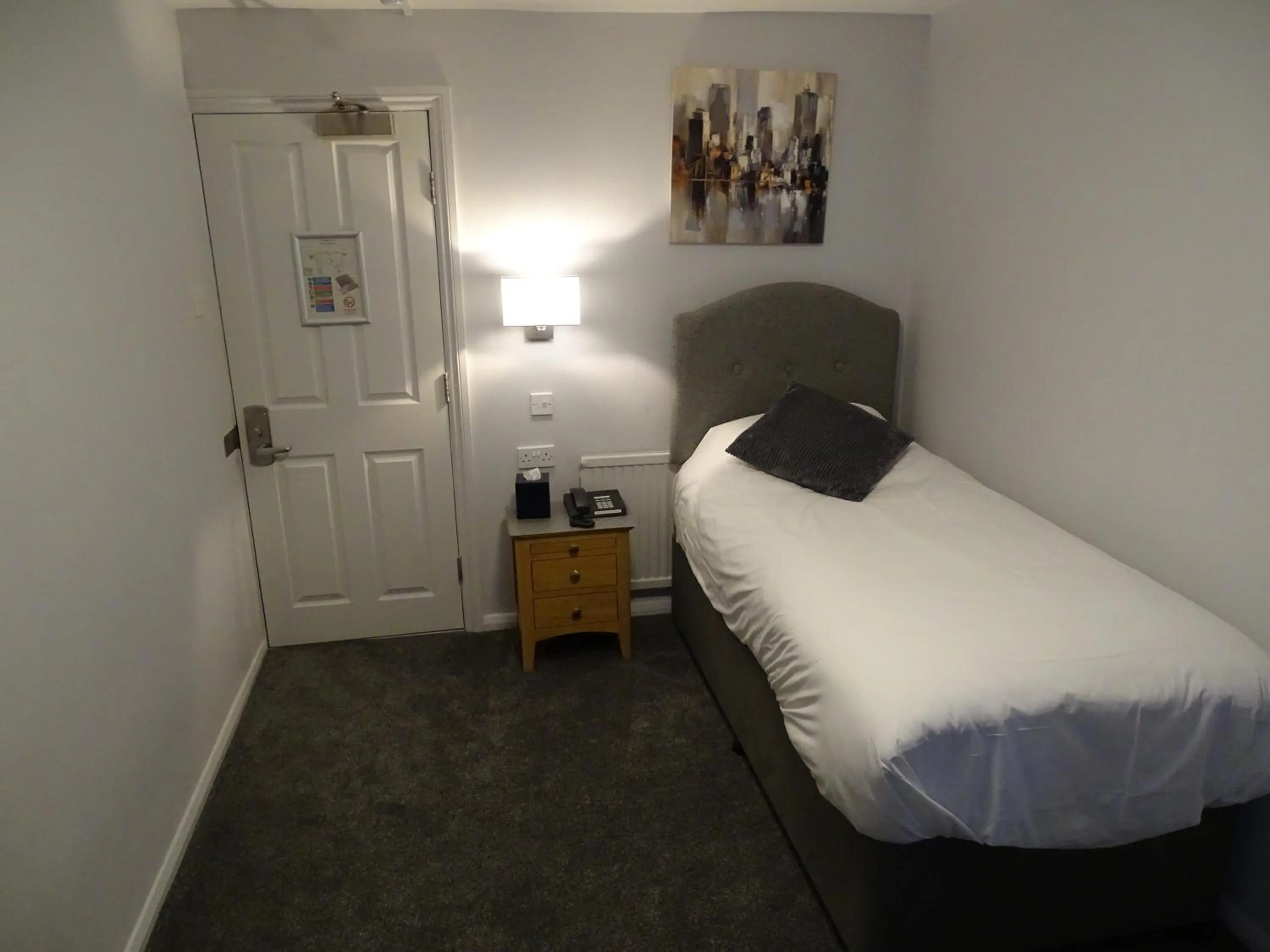 Bedroom, Bed in The Beeches Hotel & Leisure Club