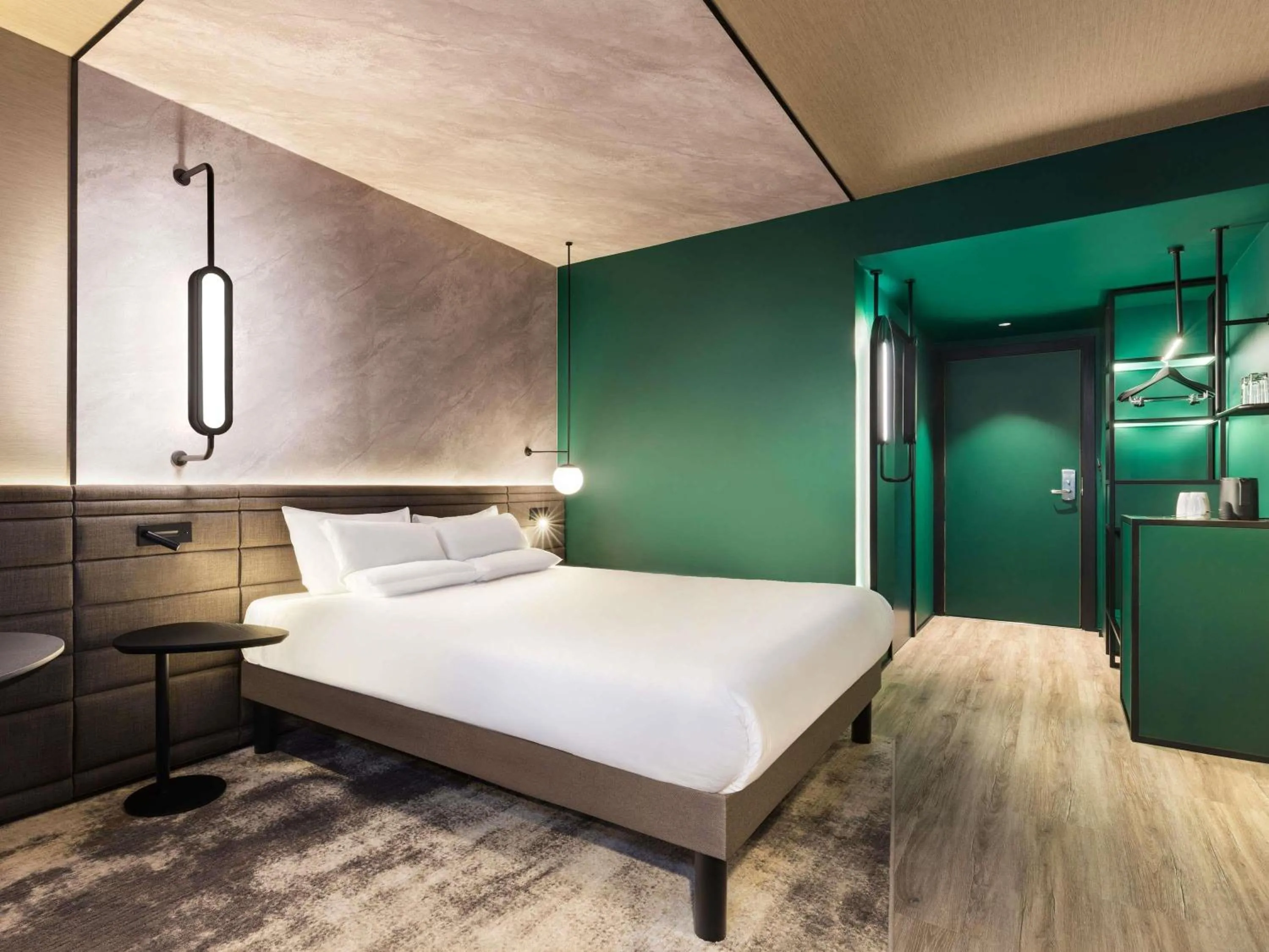 Bedroom, Bed in Novotel London Paddington