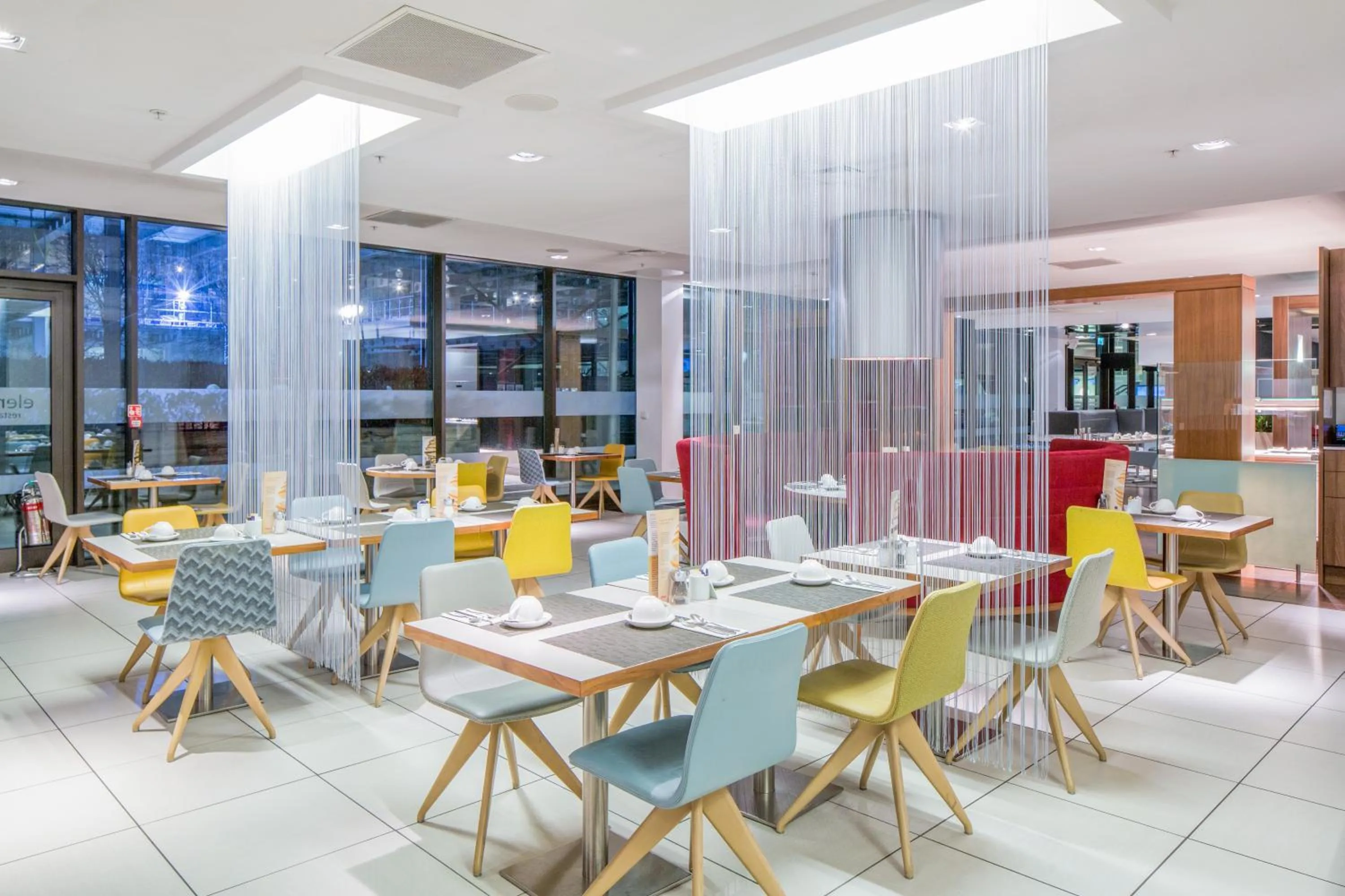 Restaurant/places to eat in Novotel London Paddington