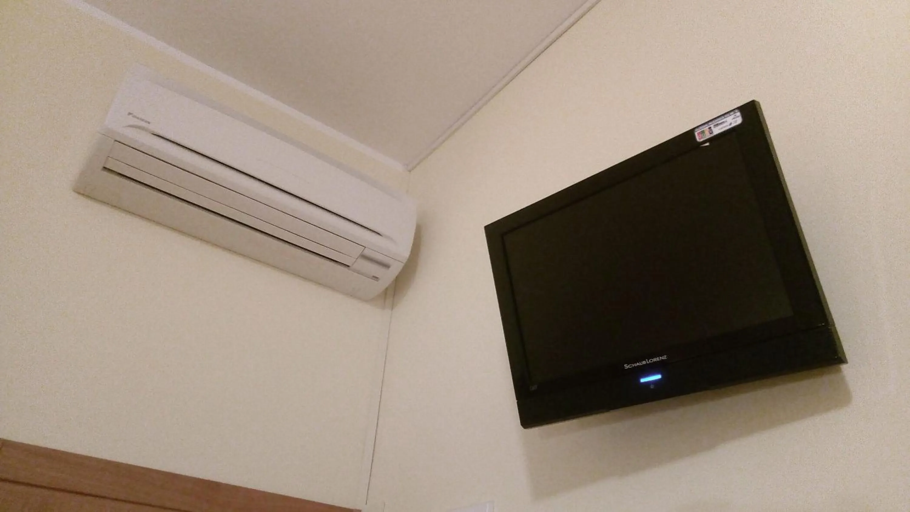 TV and multimedia in Hotel Carmen Viserba