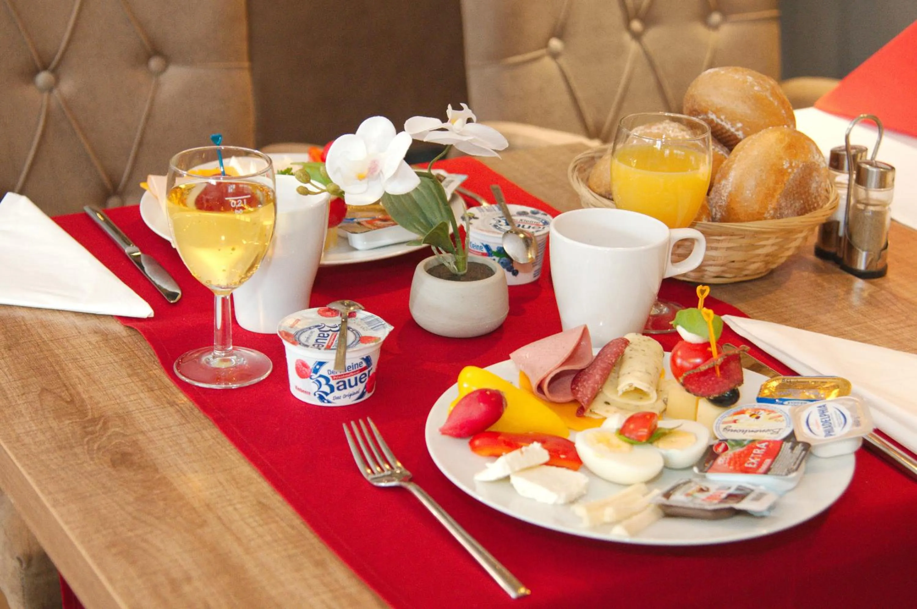 Buffet breakfast in Hotel Hausen Obertshausen Frankfurt