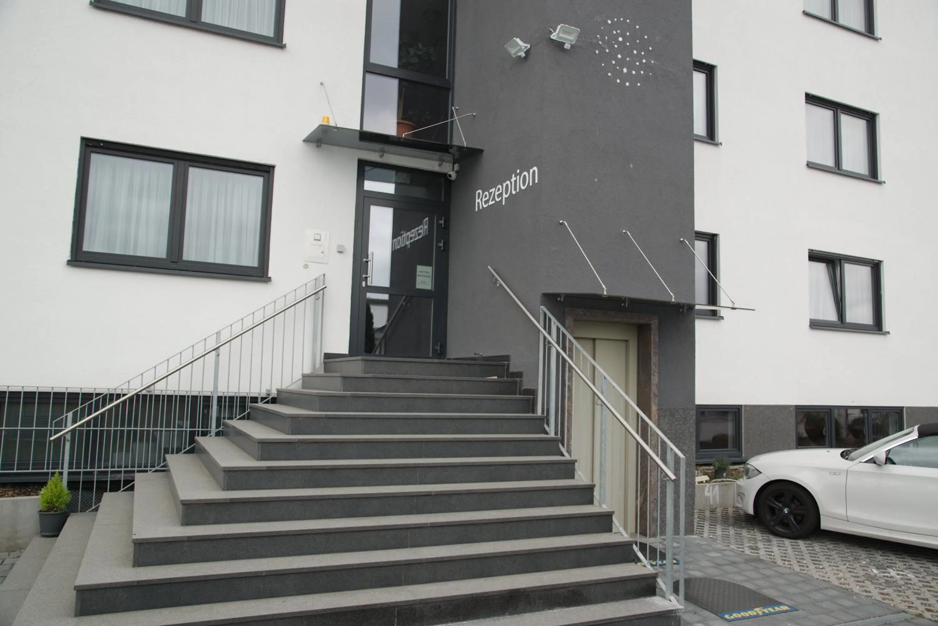 Property building in Hotel Hausen Obertshausen Frankfurt