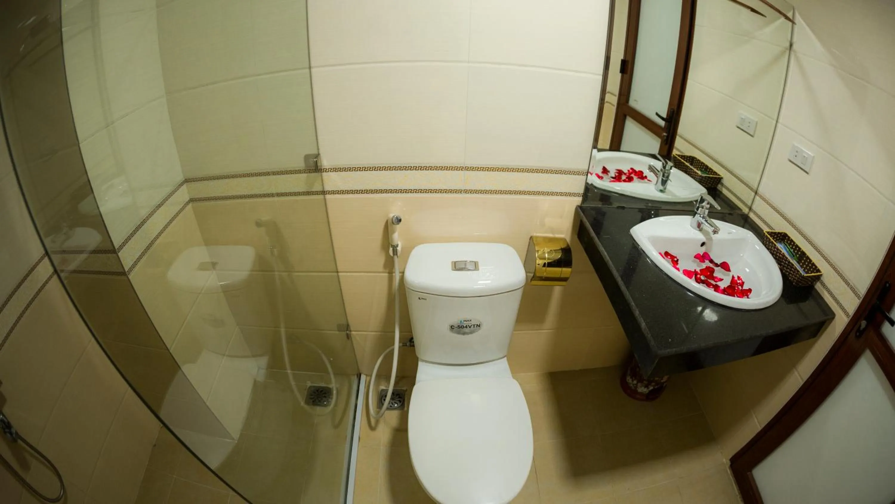 Toilet in Sapa Land Hotel