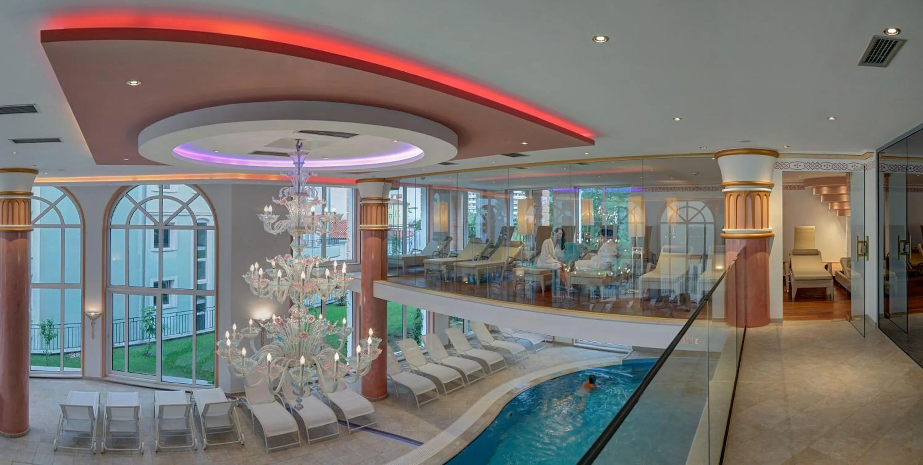 Pool view in Hotel Miramar