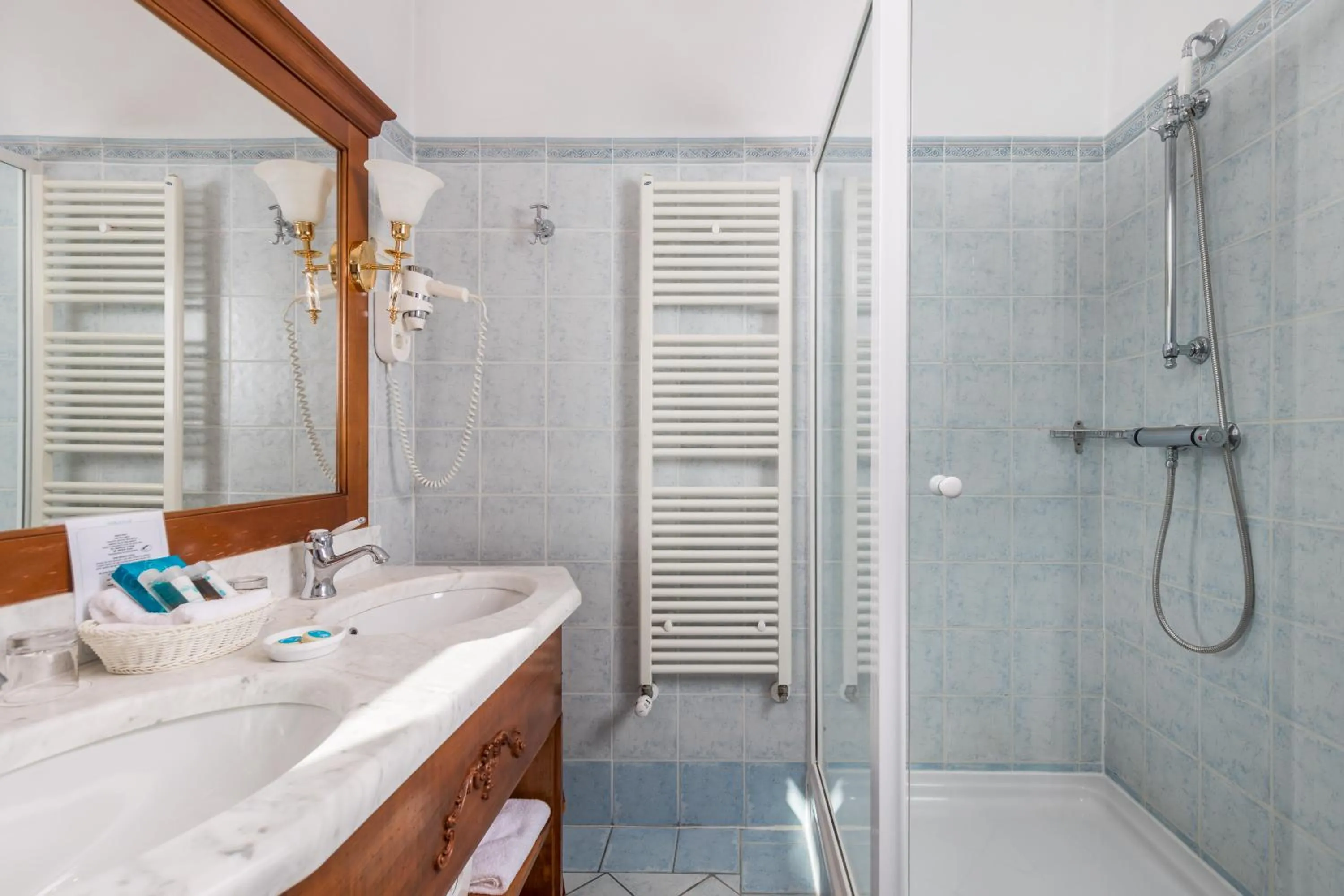 Shower in Hotel Miramar