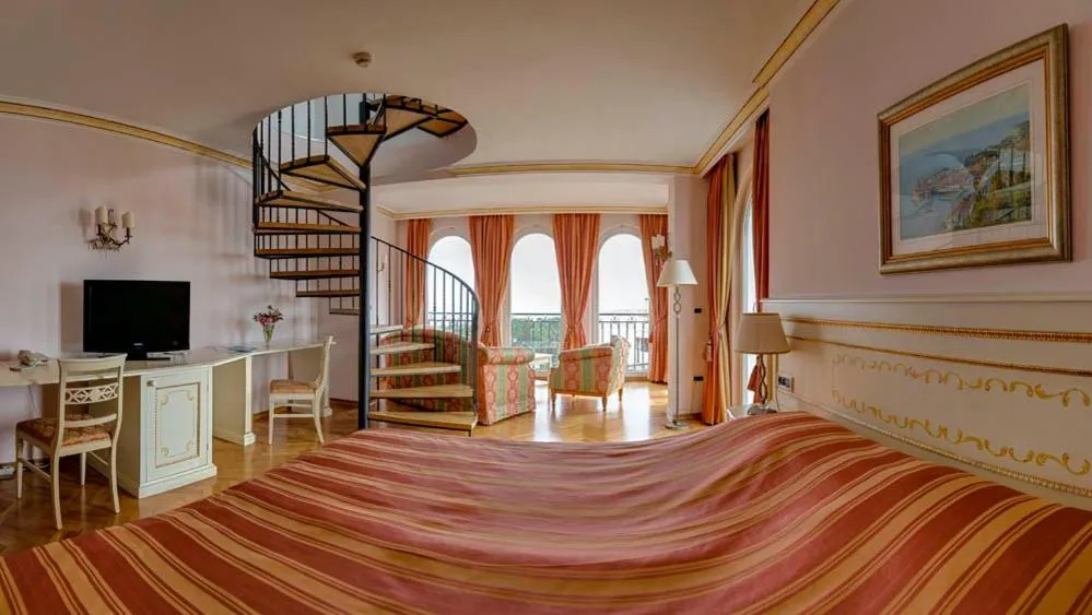 Bed in Hotel Miramar