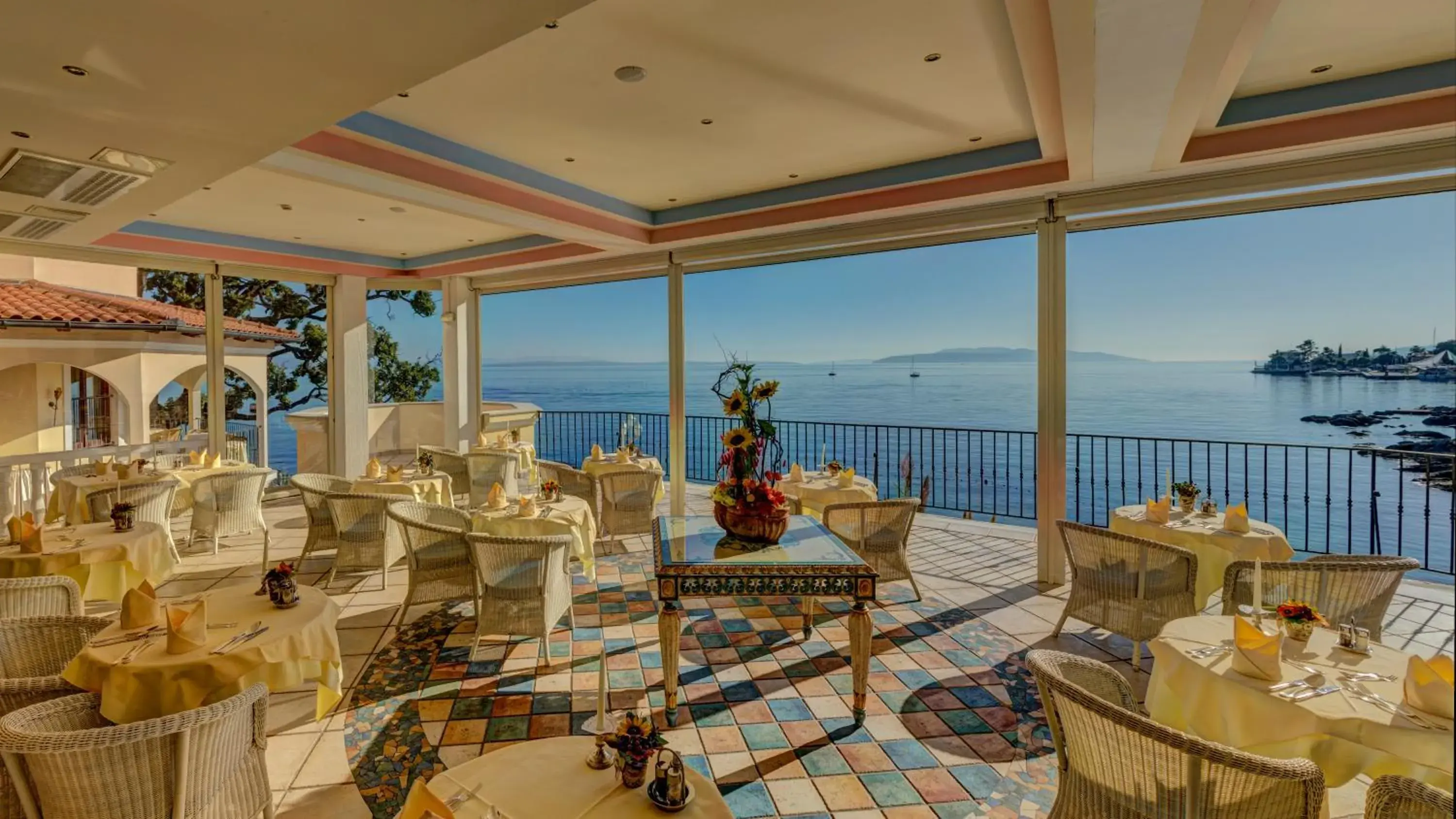 Restaurant/places to eat in Hotel Miramar Restaurant/places to eat in Hotel Miramar