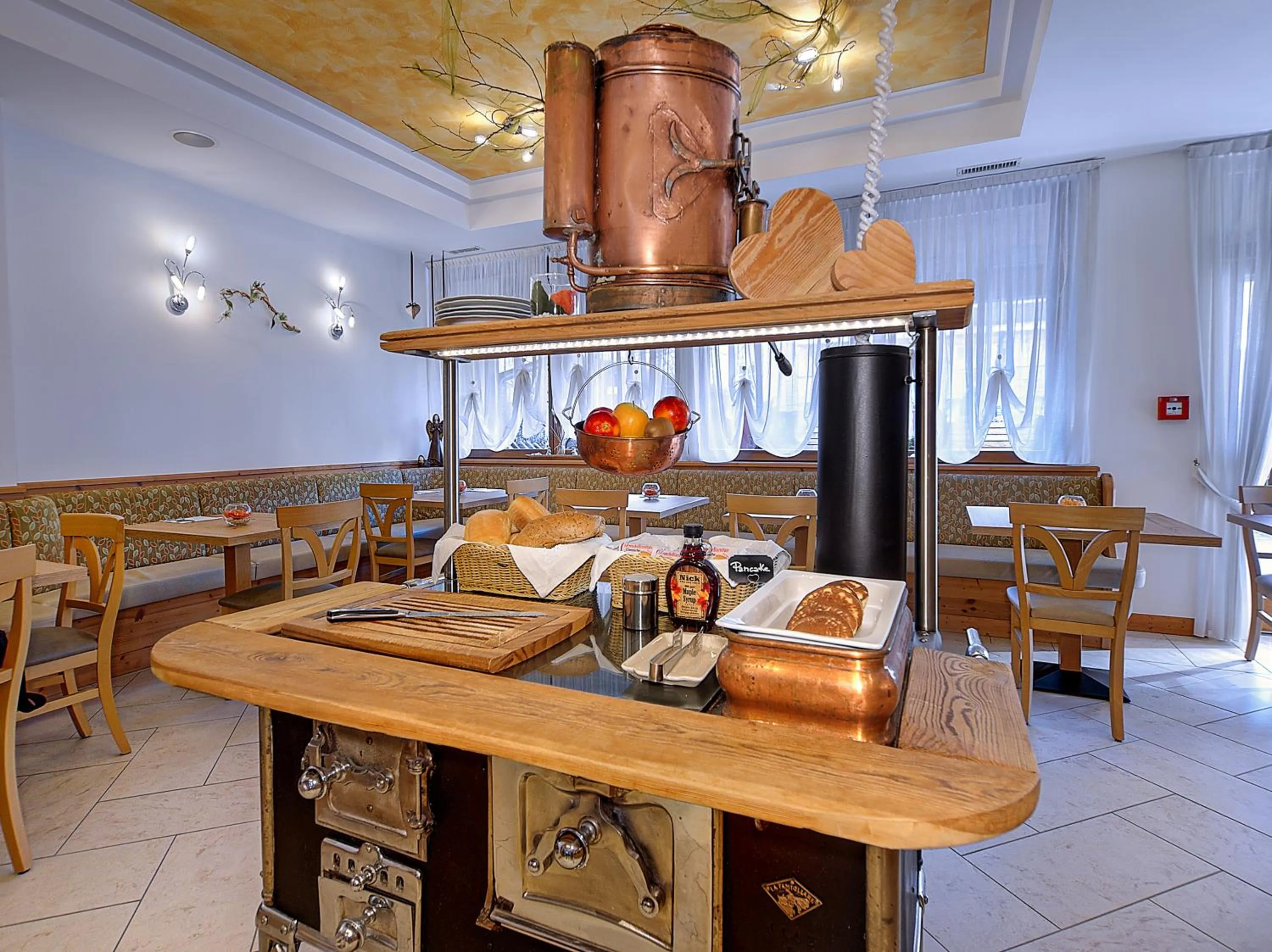 Breakfast in Hotel Garni La Vigna - Adult Friendly