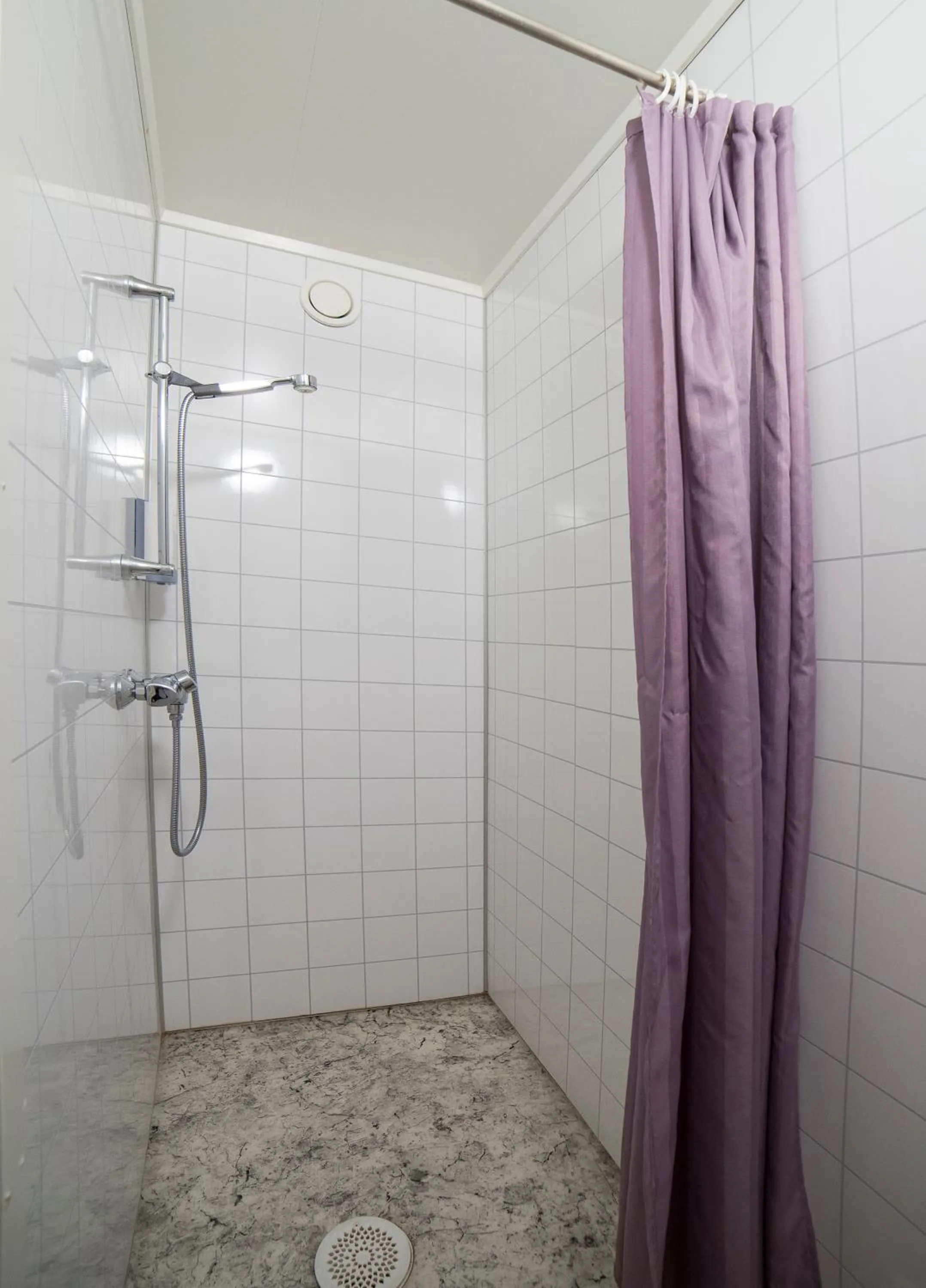 Shower in Mary-Ann's Polarrigg