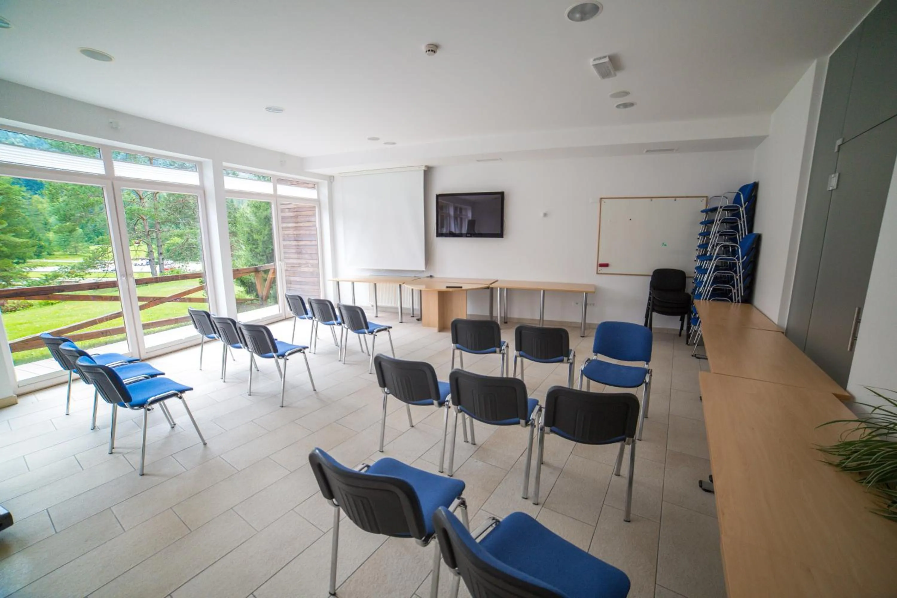 Communal lounge/ TV room in Hotel Rakitna