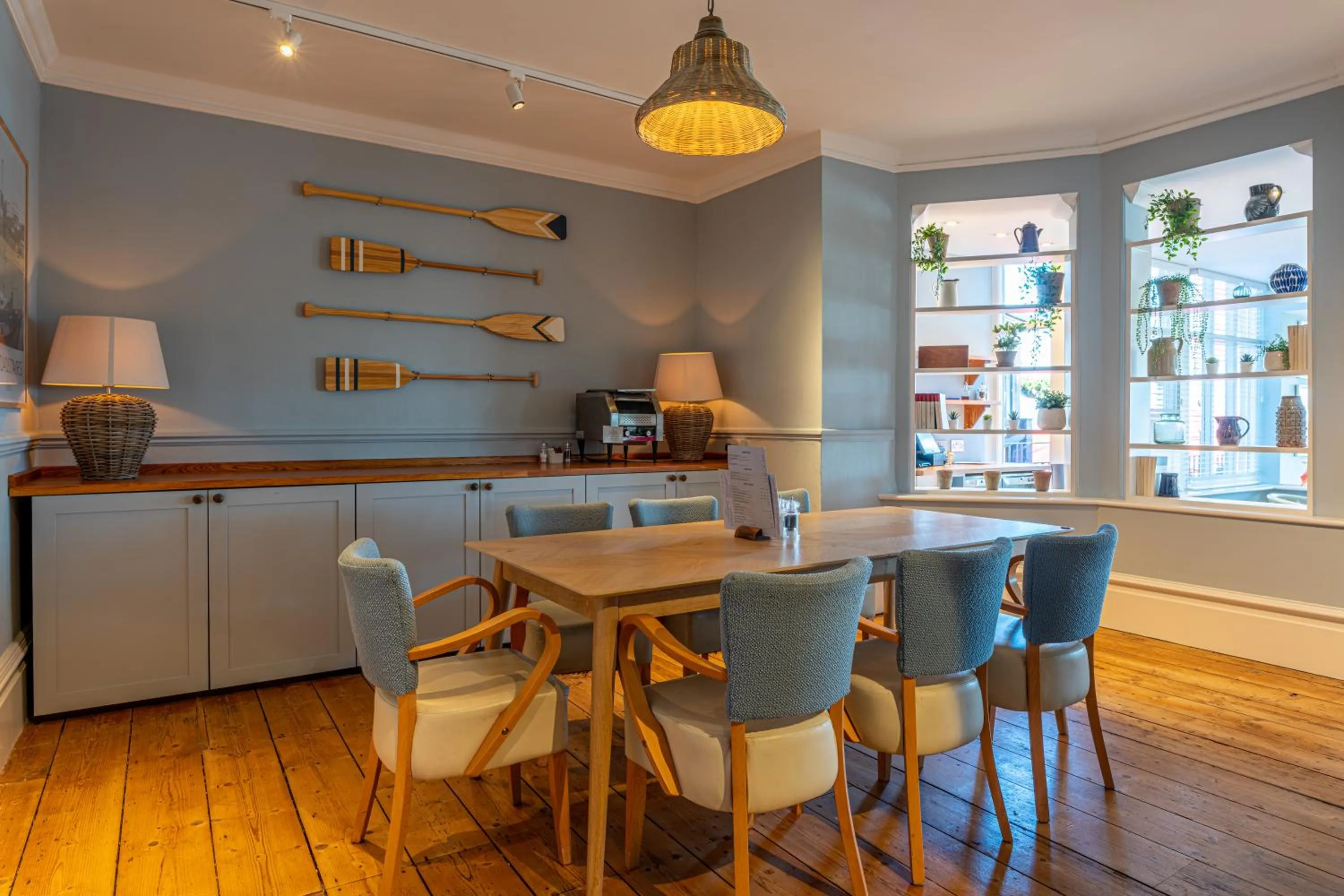 Restaurant/places to eat in The Royal Albion