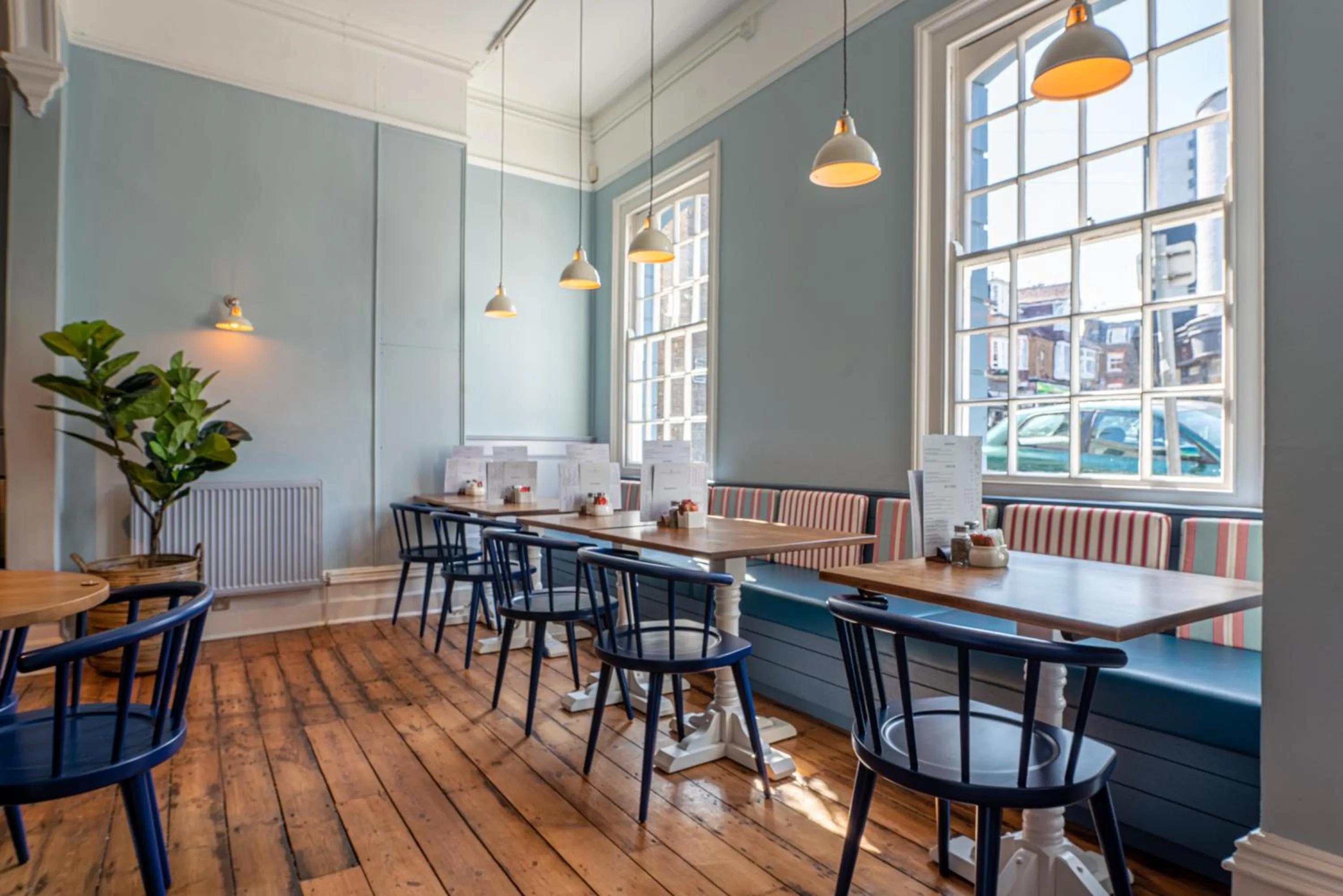 Restaurant/places to eat in The Royal Albion