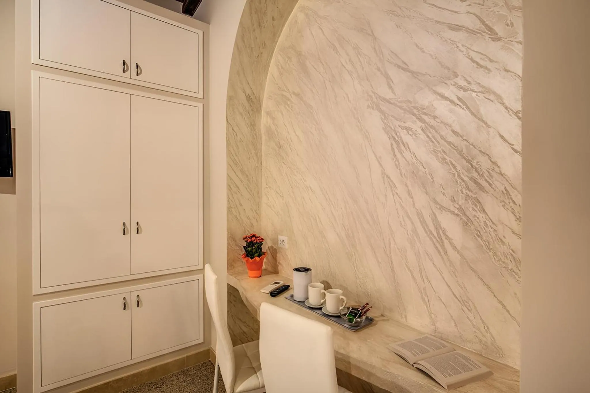 wardrobe in Colosseo Accomodation Room Guest House