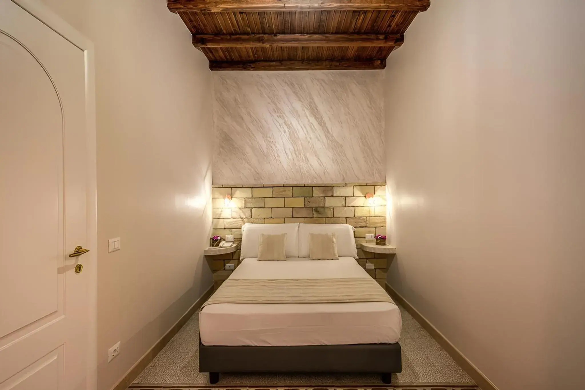 Bed in Colosseo Accomodation Room Guest House Bed in Colosseo Accomodation Room Guest House