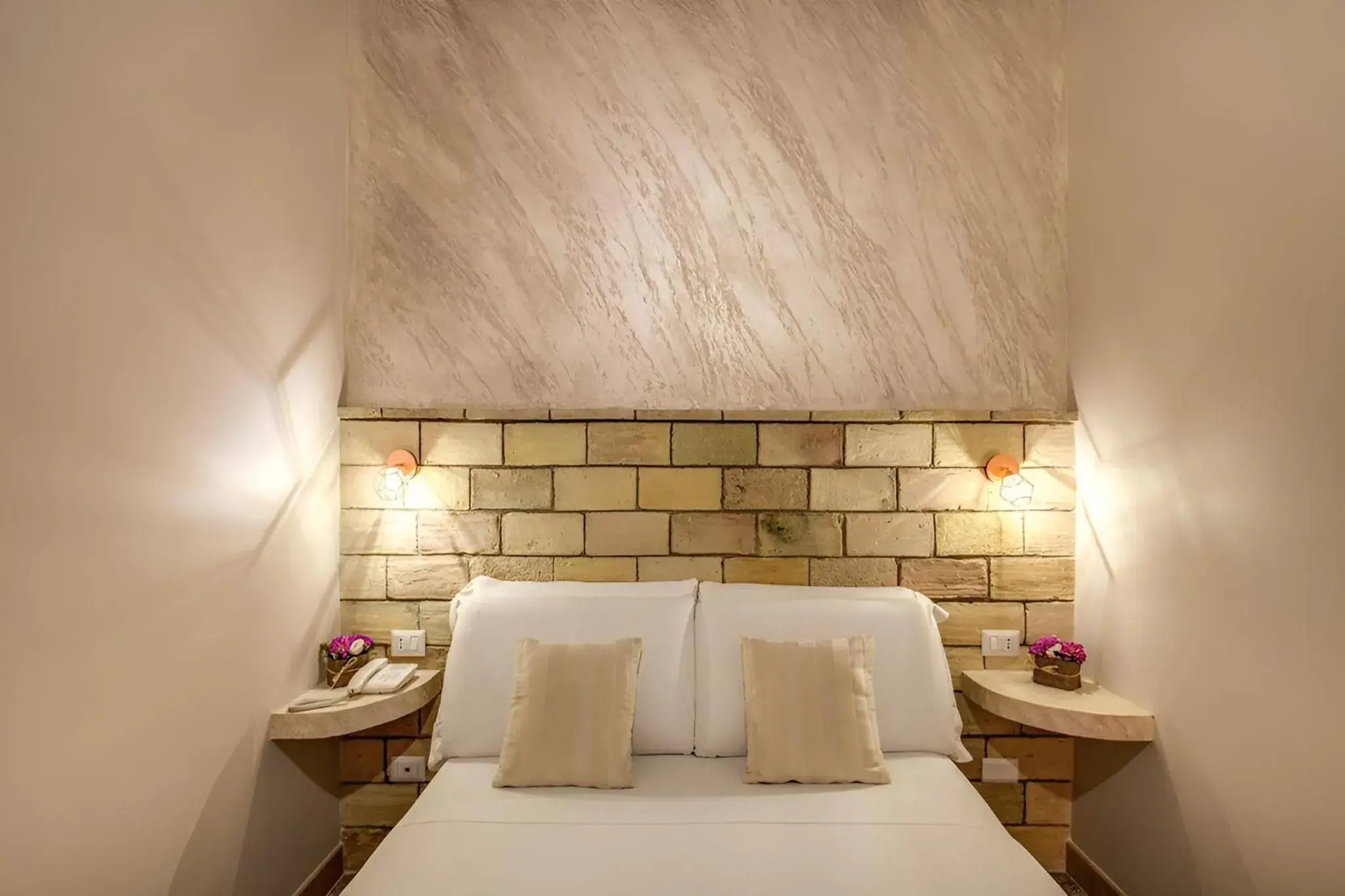 Bed in Colosseo Accomodation Room Guest House Bed in Colosseo Accomodation Room Guest House