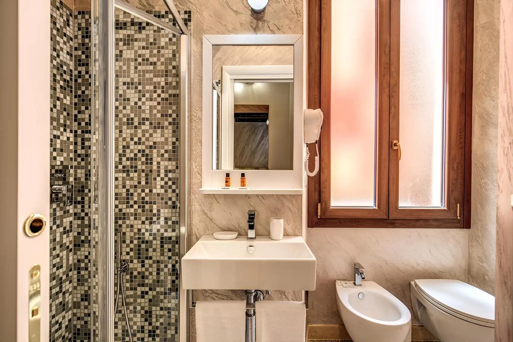 Shower in Colosseo Accomodation Room Guest House Shower in Colosseo Accomodation Room Guest House