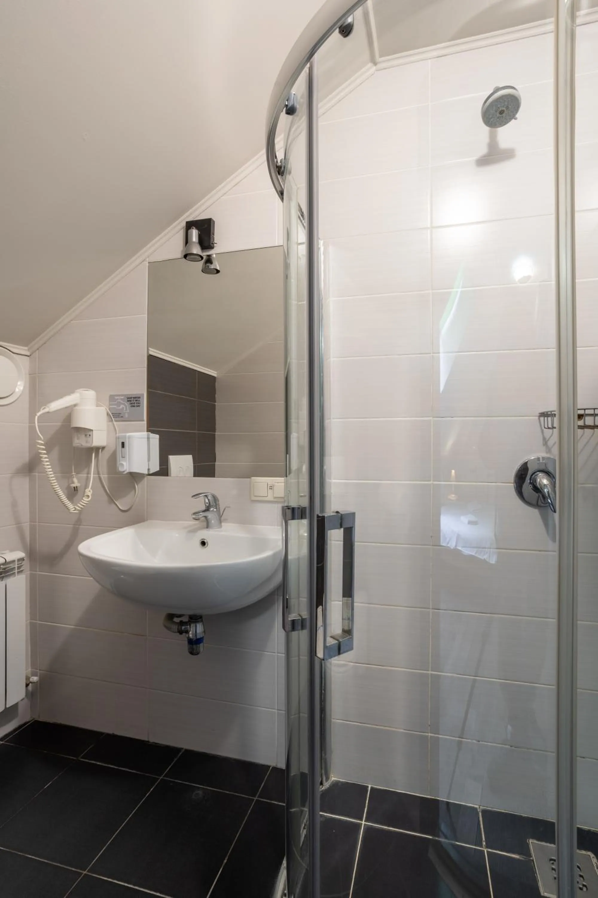 Shower in DREAM Hostel Kyiv