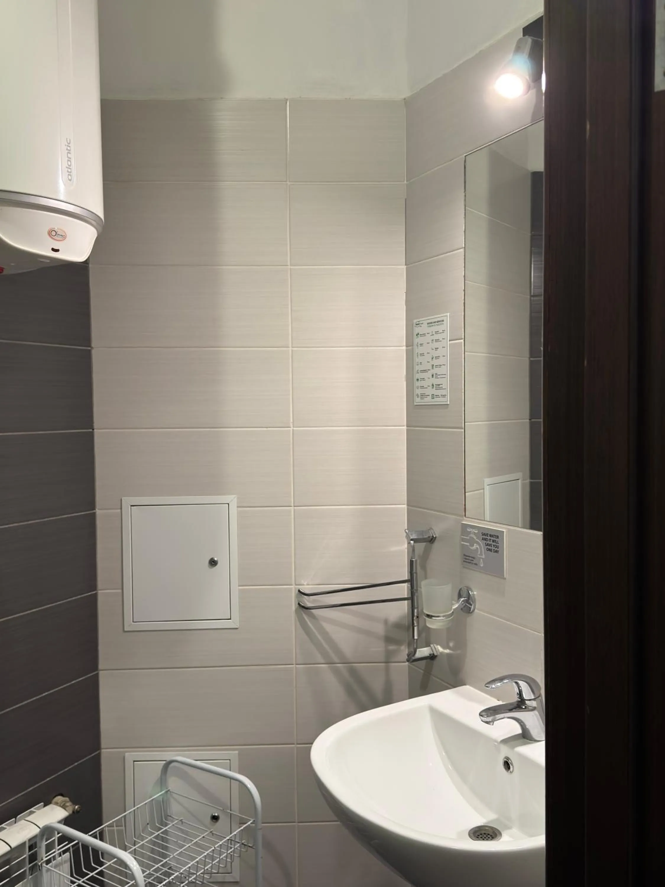 Shower in DREAM Hostel Kyiv