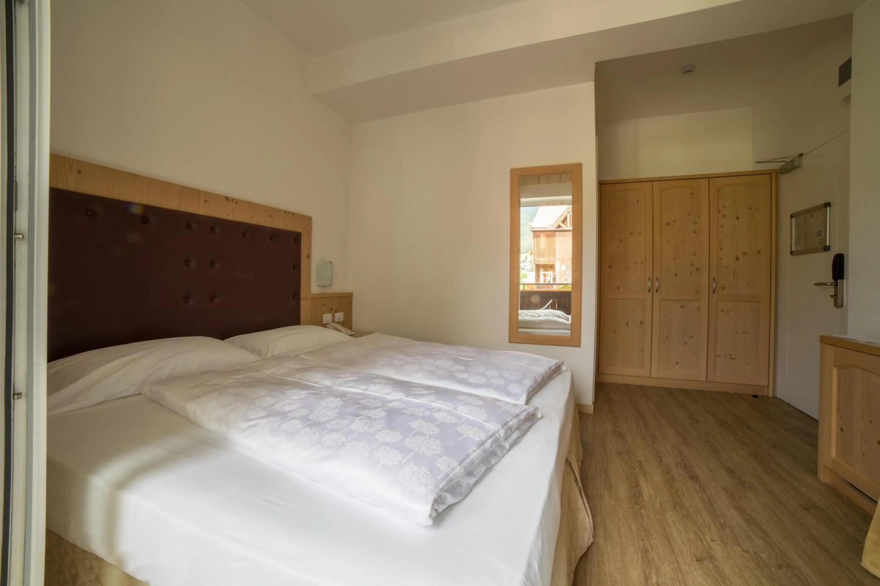 Bedroom, Bed in Alpen Hotel Eghel