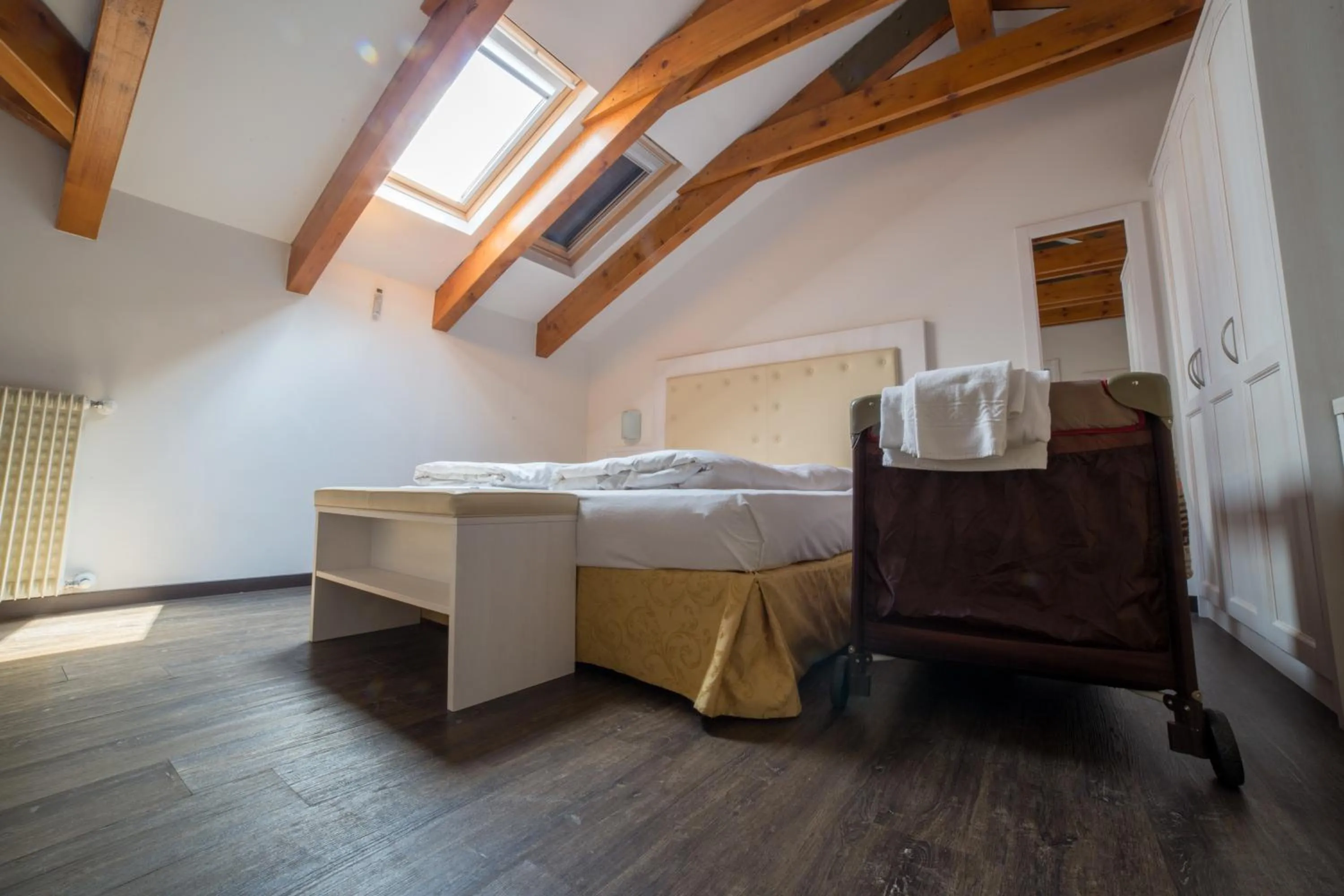 Bedroom, Bed in Alpen Hotel Eghel