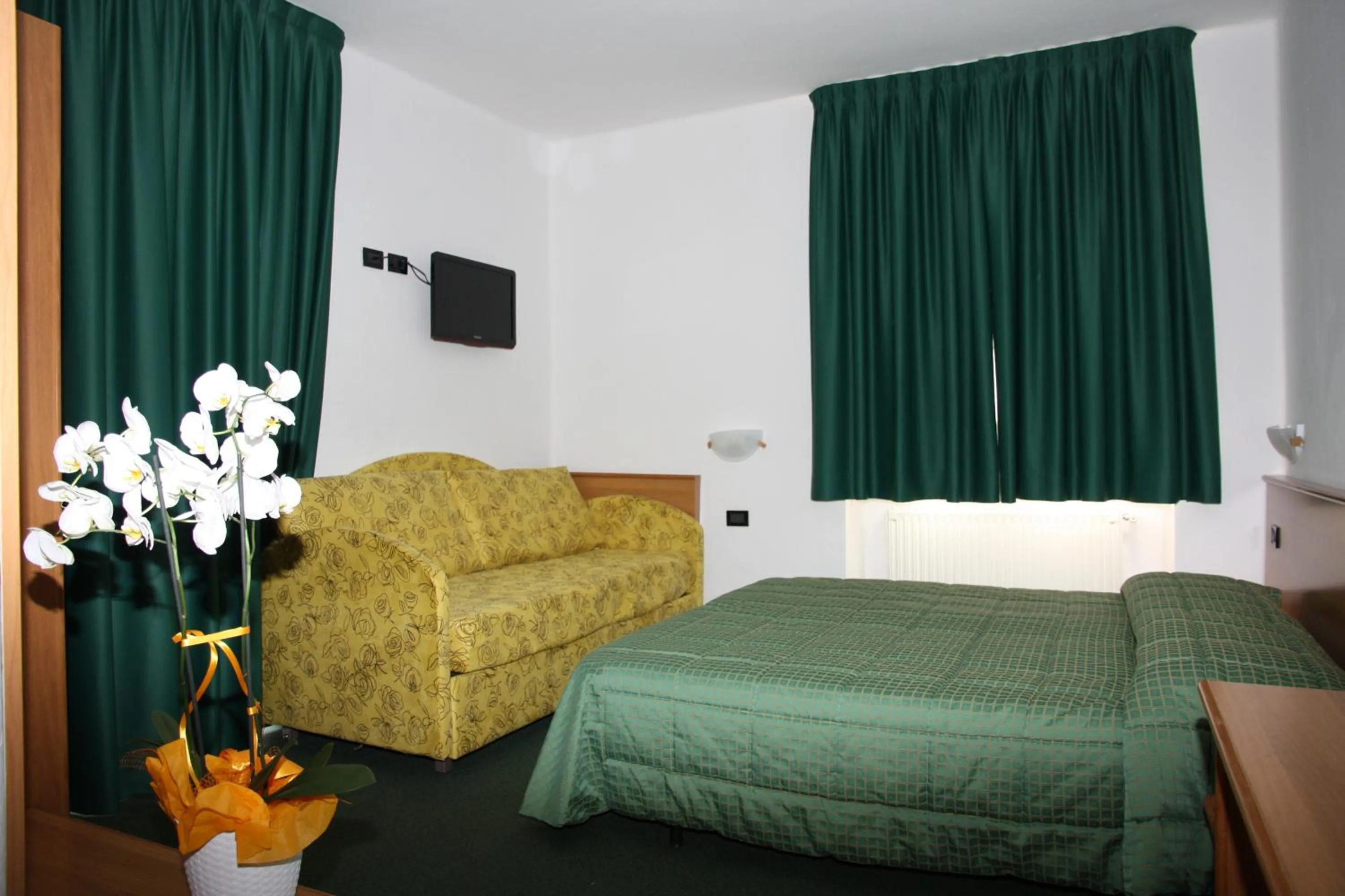 Bed in Albergo Miramonti