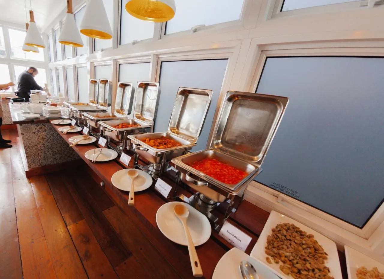 Restaurant/places to eat in Amina Residency