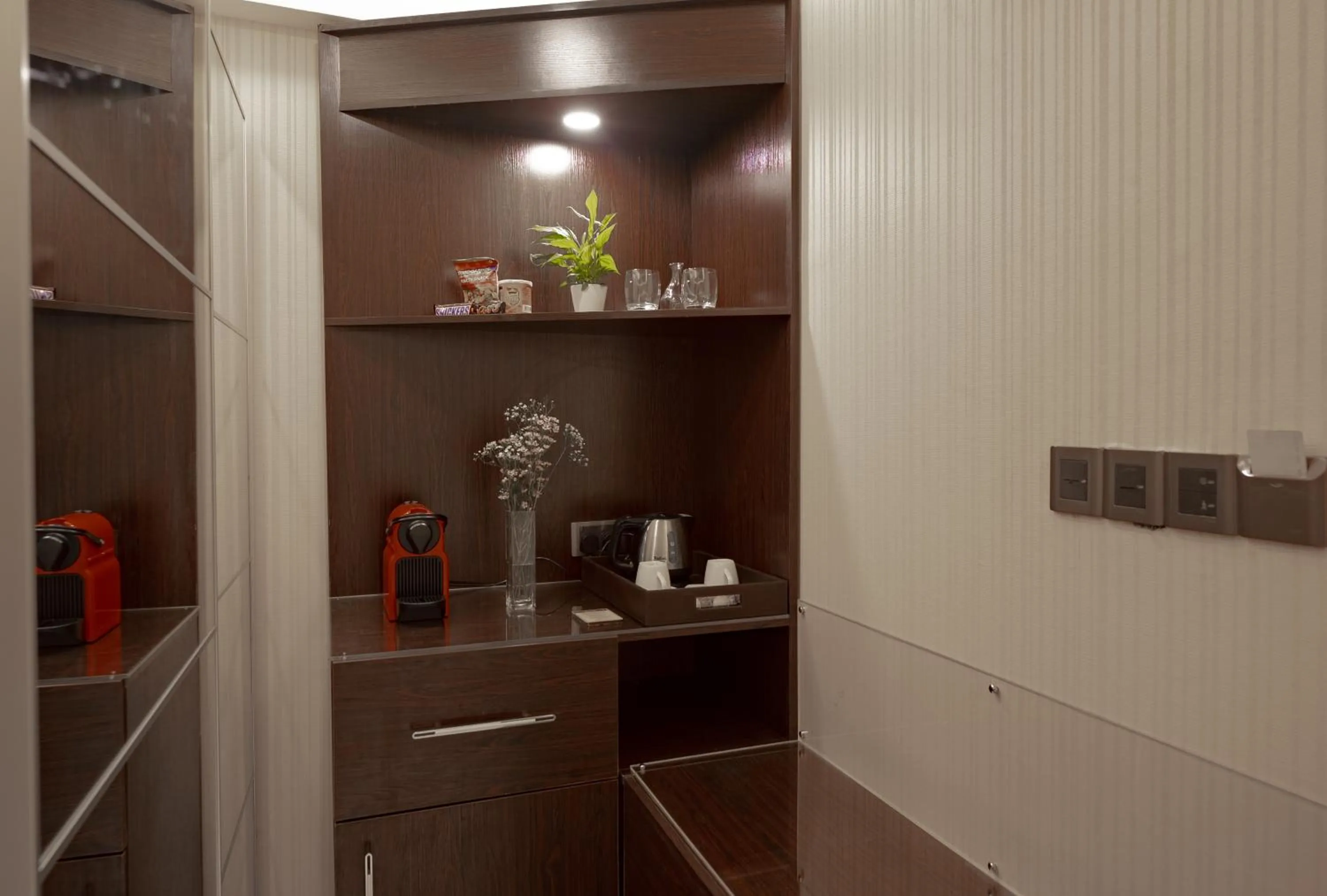 Coffee/tea facilities in Amina Residency