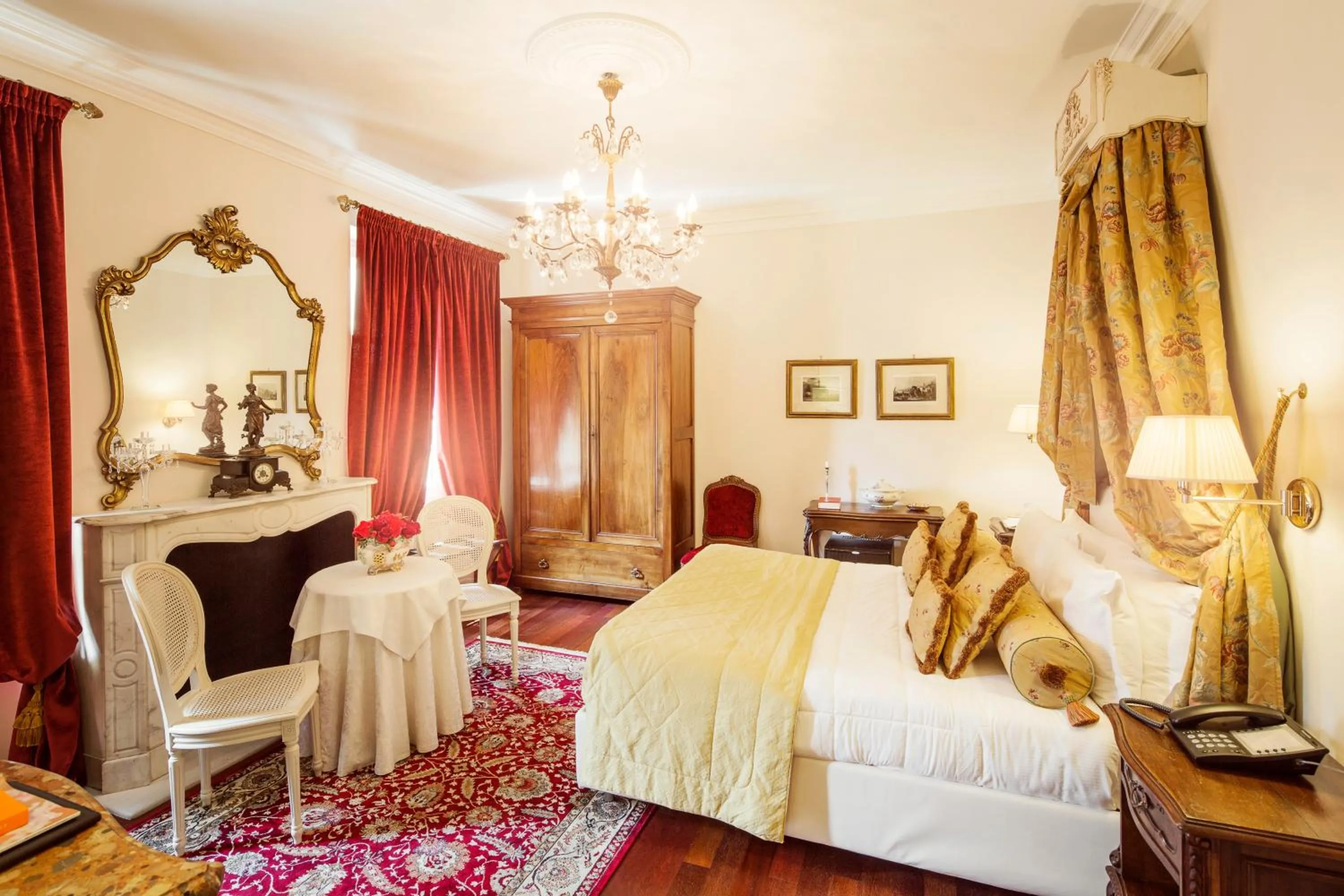 Bed in Duchessa Margherita Chateaux & Hotels