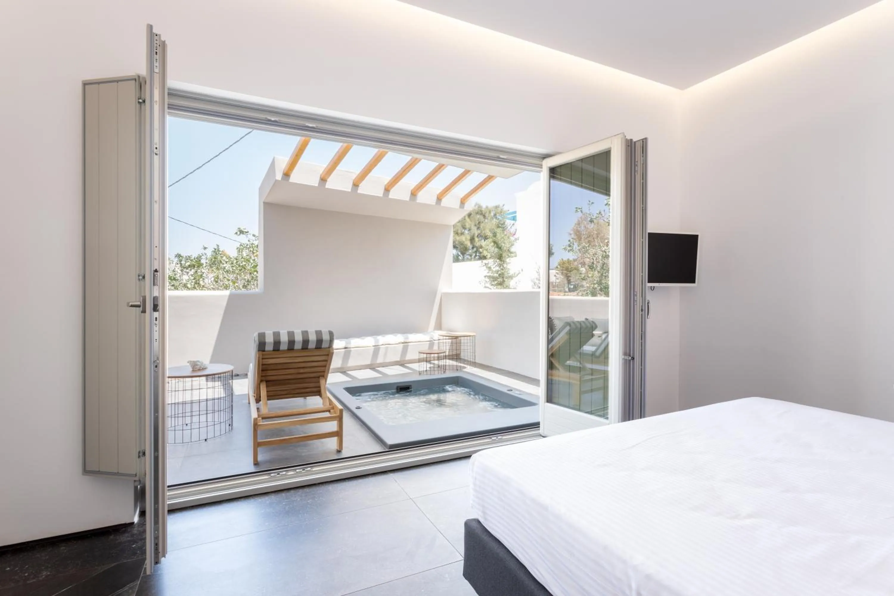 Hot Tub, Bed in Aegean Gem