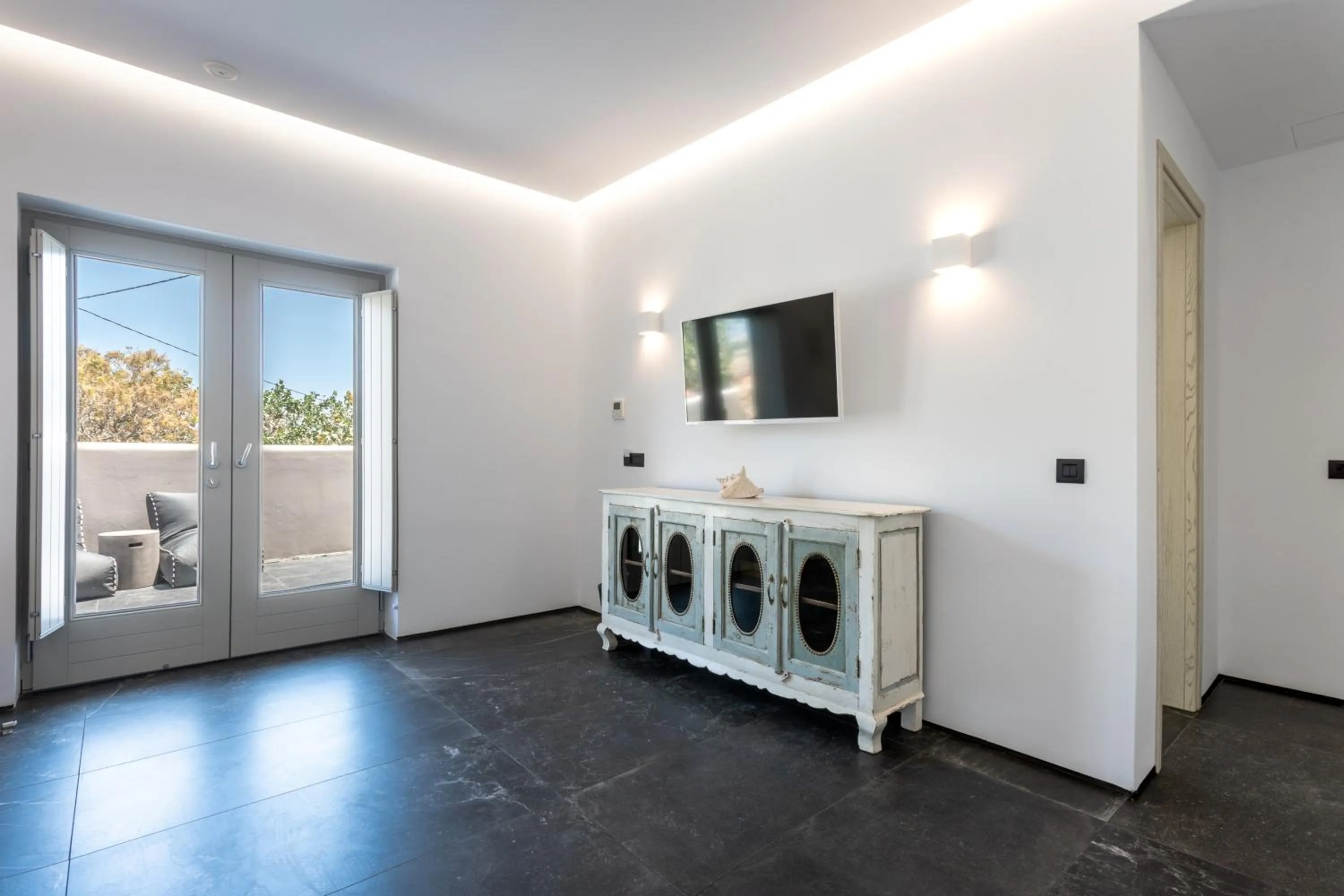 TV and multimedia in Aegean Gem