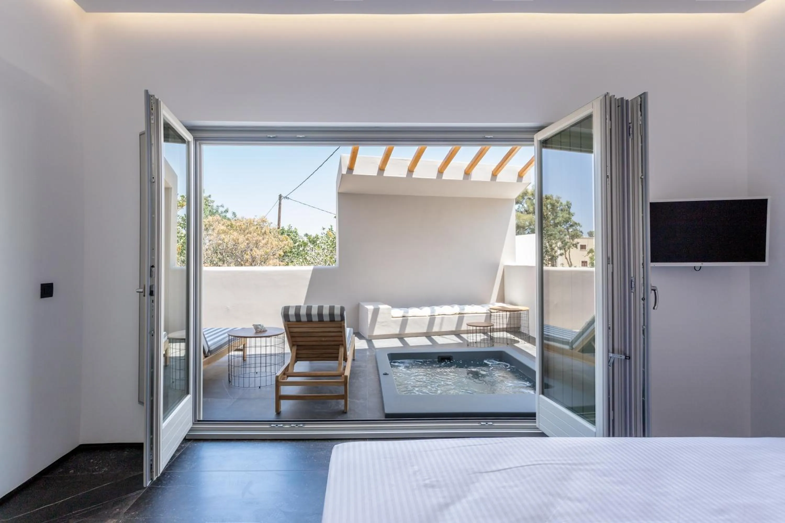 Hot Tub, Bed in Aegean Gem