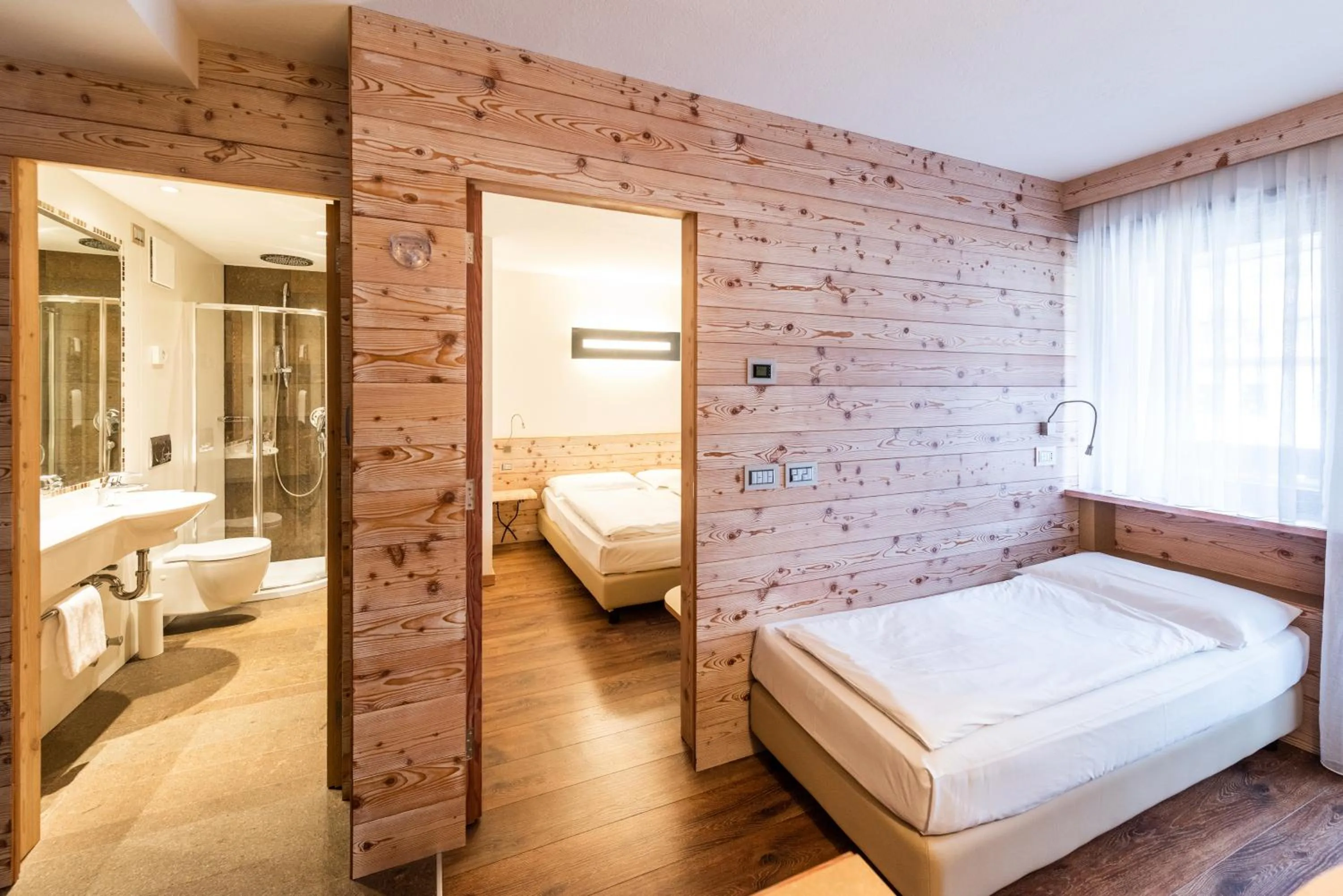 Photo of the whole room, Bed in Residence Antares