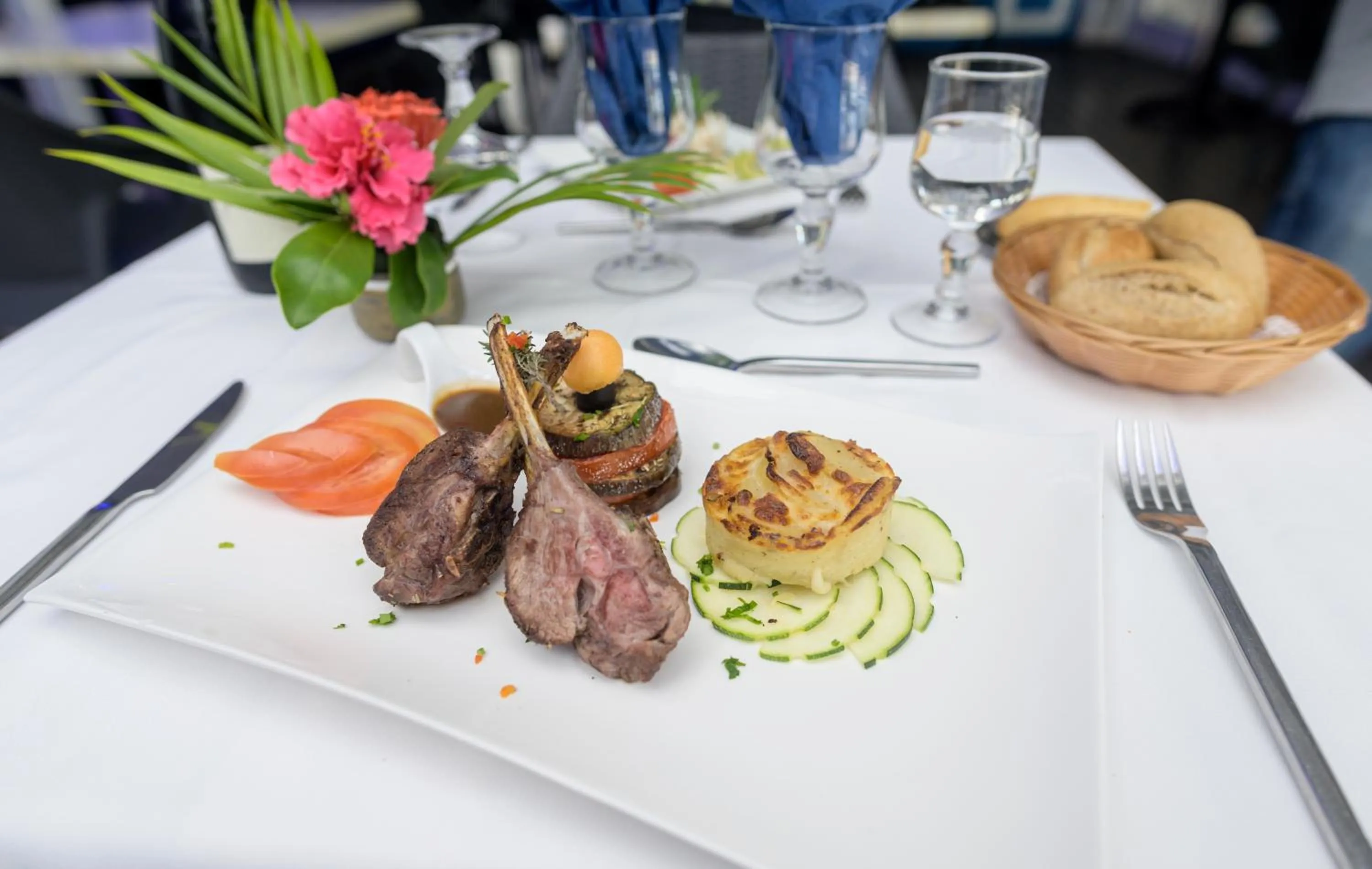 Food and drinks in Canella Beach Hotel