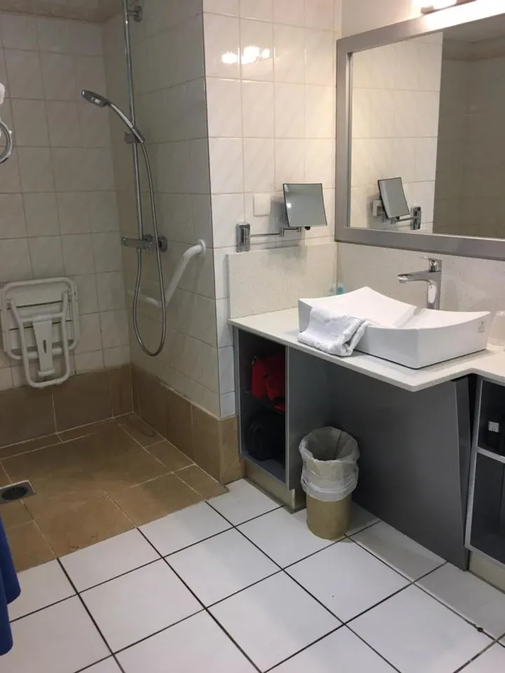 Shower in Canella Beach Hotel