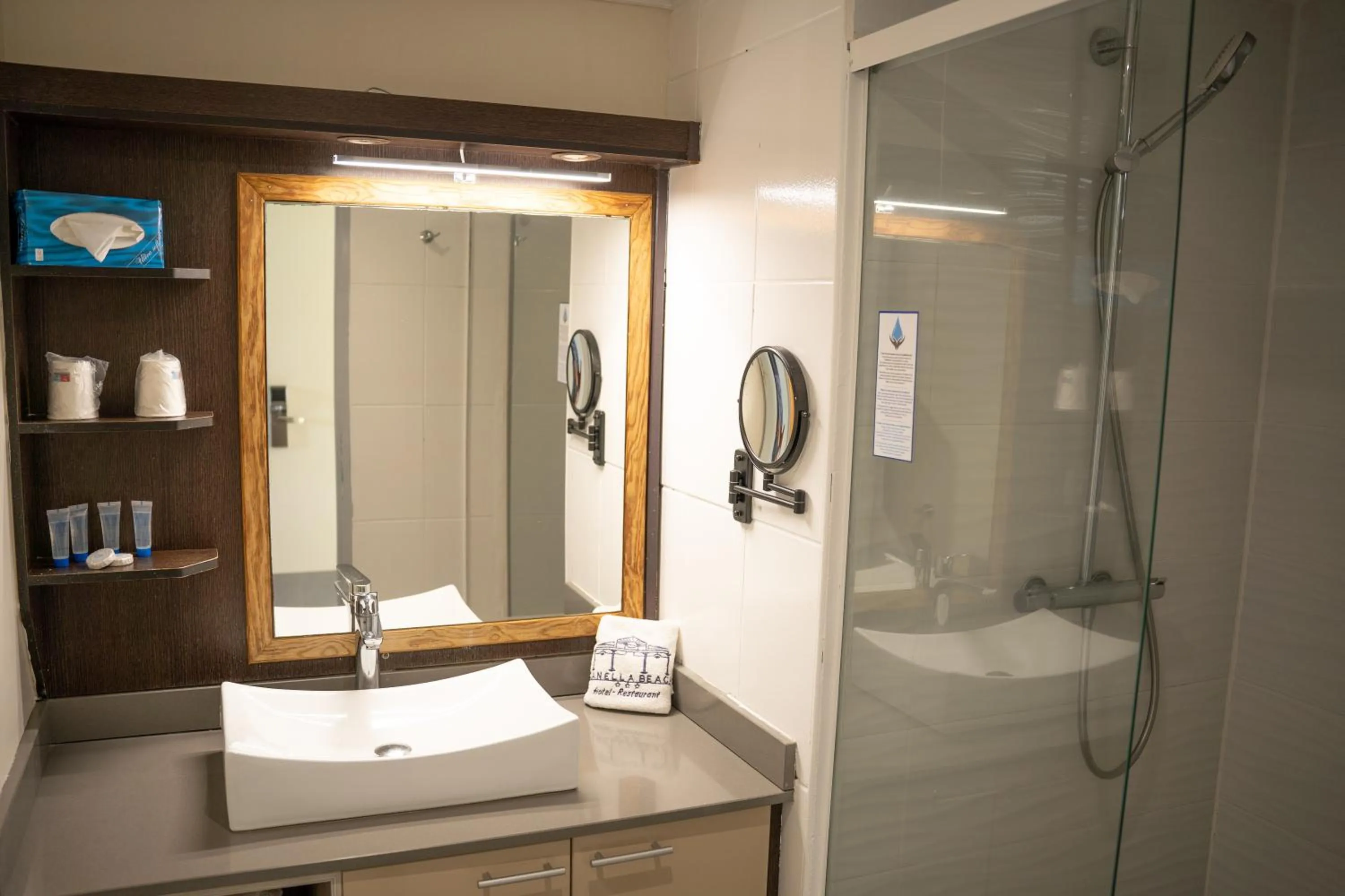 Shower in Canella Beach Hotel