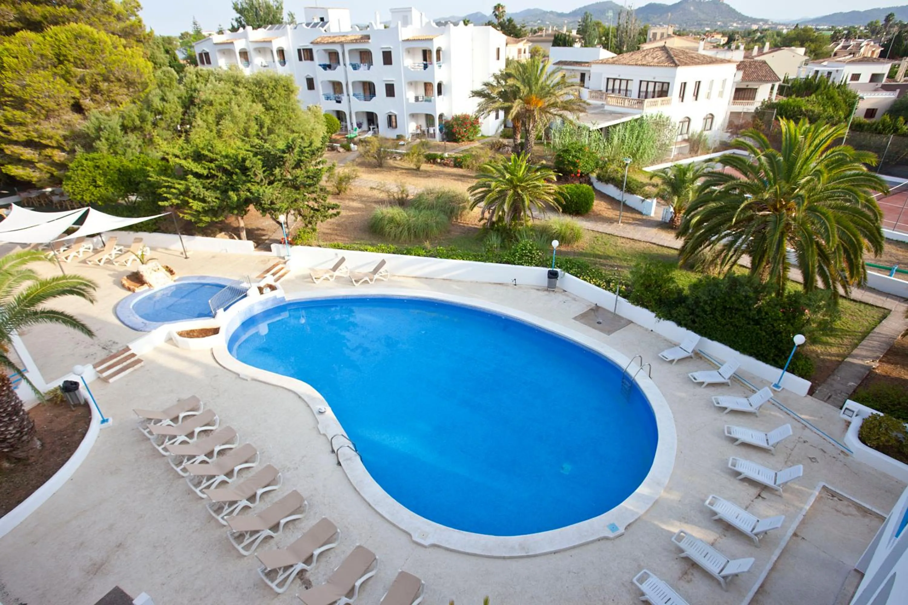 Swimming pool in BJ Apartamentos Europa