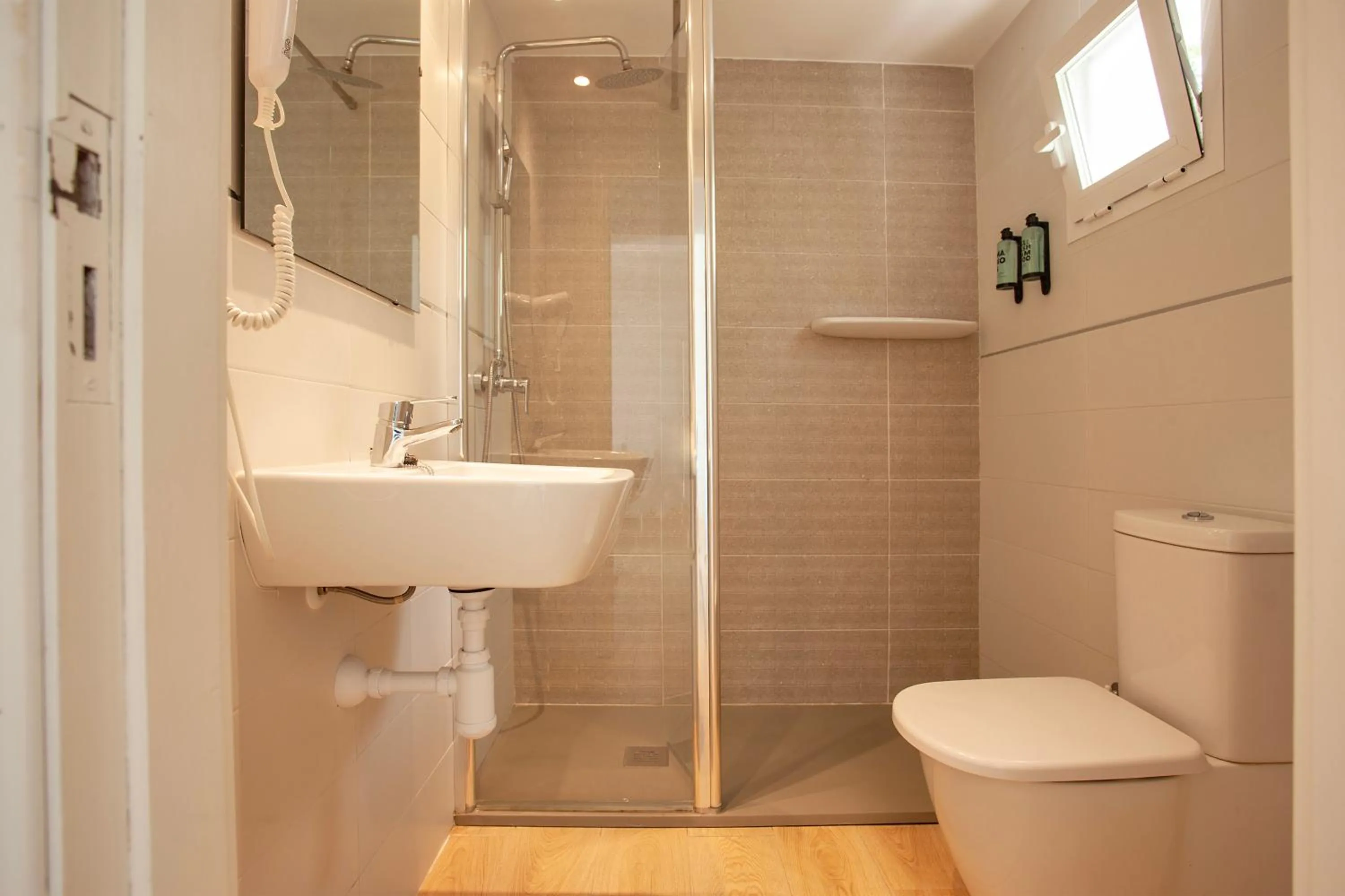 Bathroom in BJ Apartamentos Europa