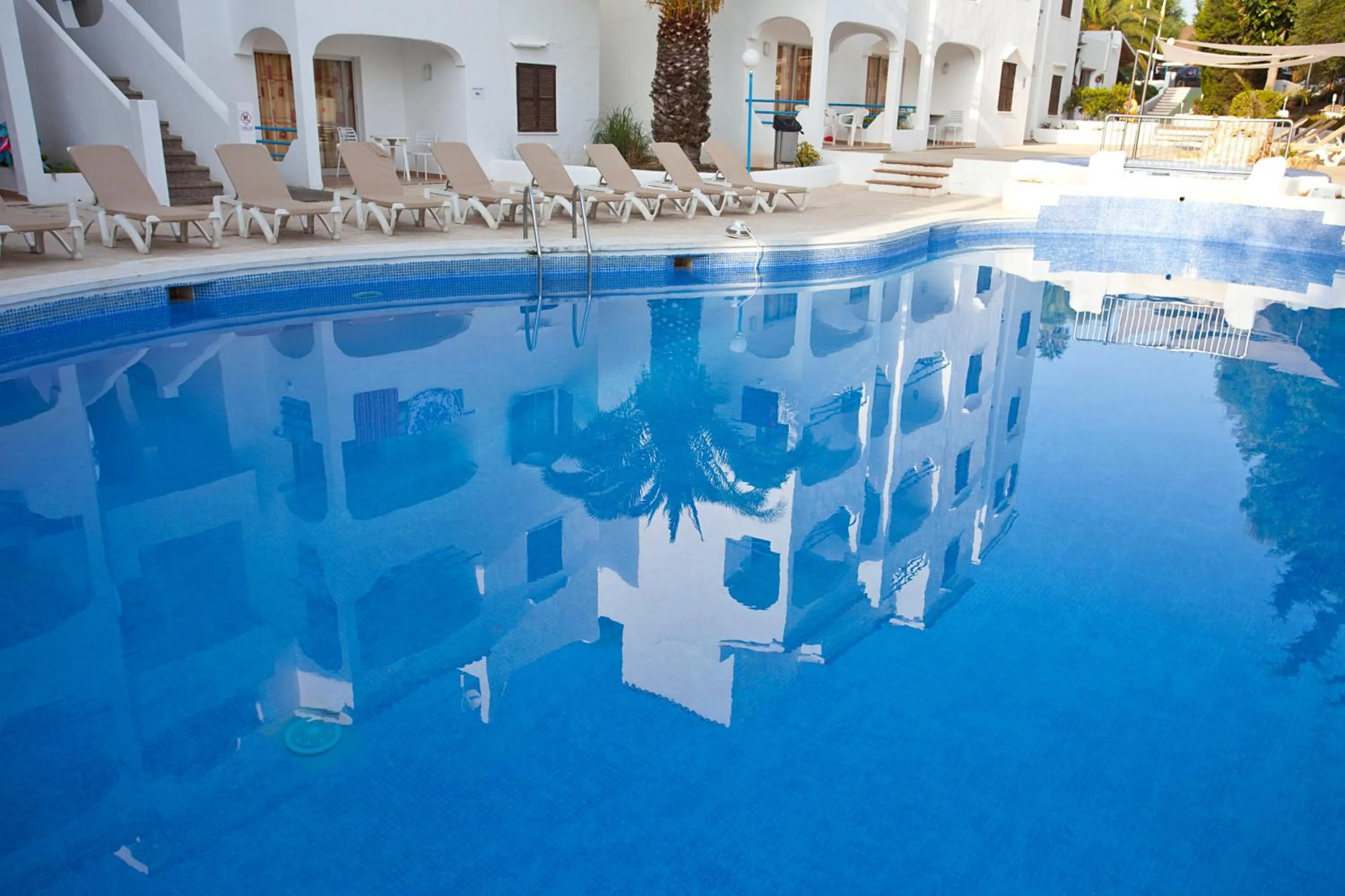 Swimming pool in BJ Apartamentos Europa