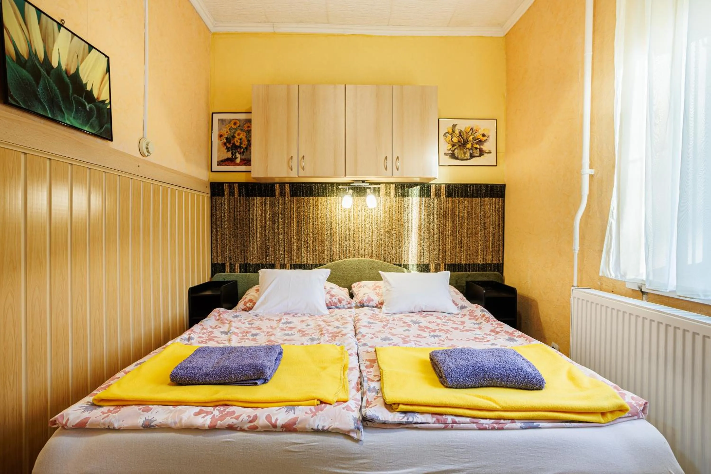 Bedroom, Bed in Visegrád Vendégház-Apartman