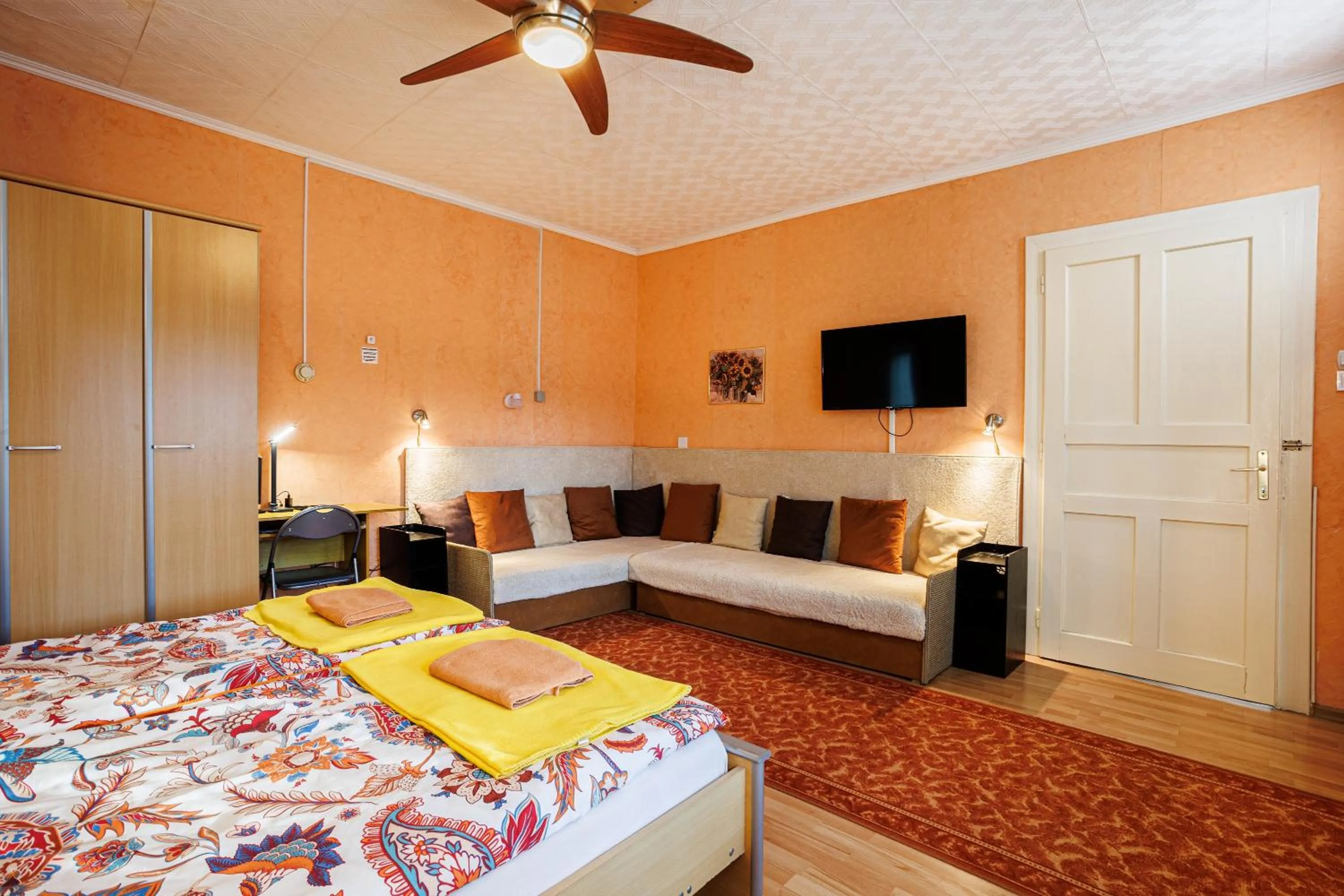 Bedroom, Bed in Visegrád Vendégház-Apartman